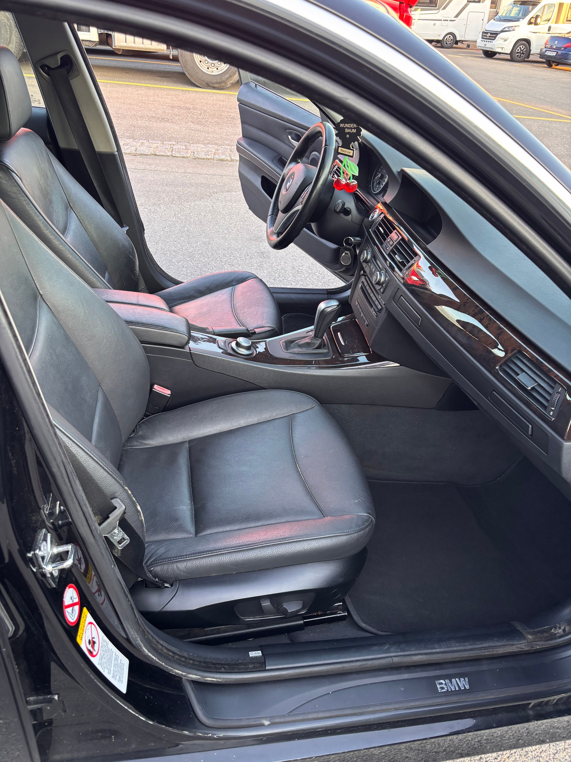 BMW 325xi Steptronic-image-8