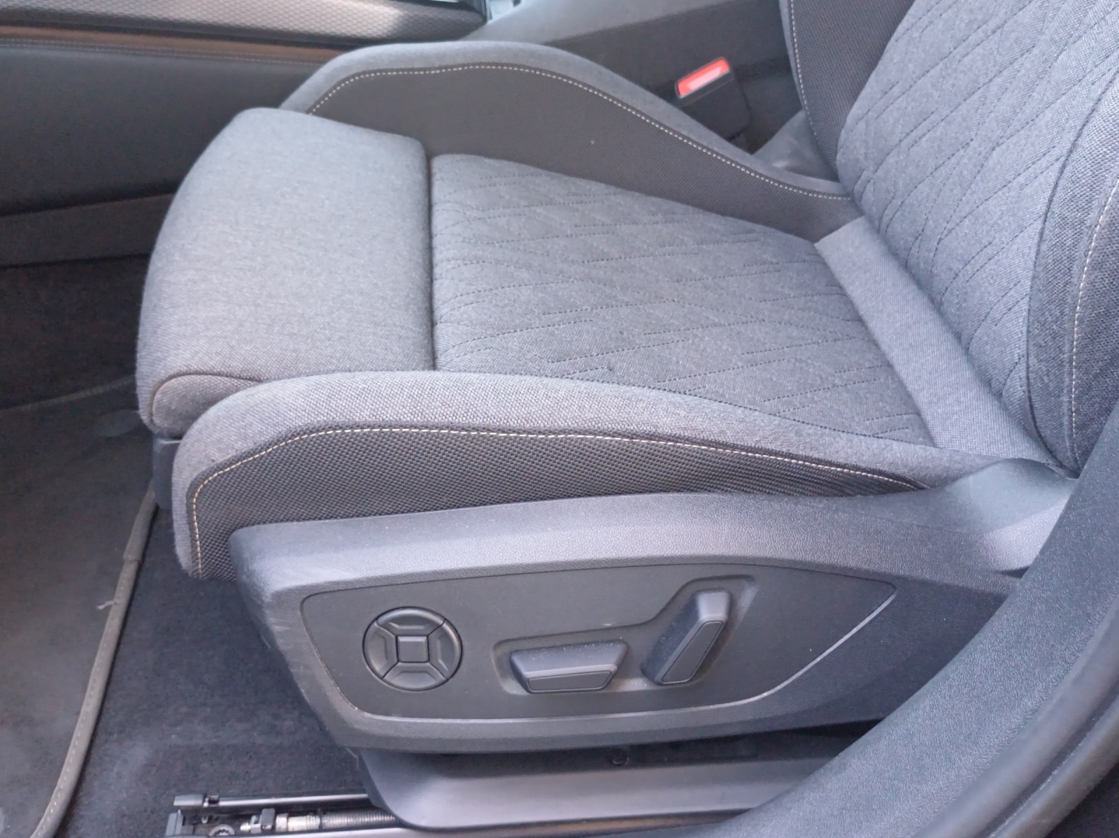 AUDI A5 Avant TDI quattro 150 kW Attraction S tronic-image-14