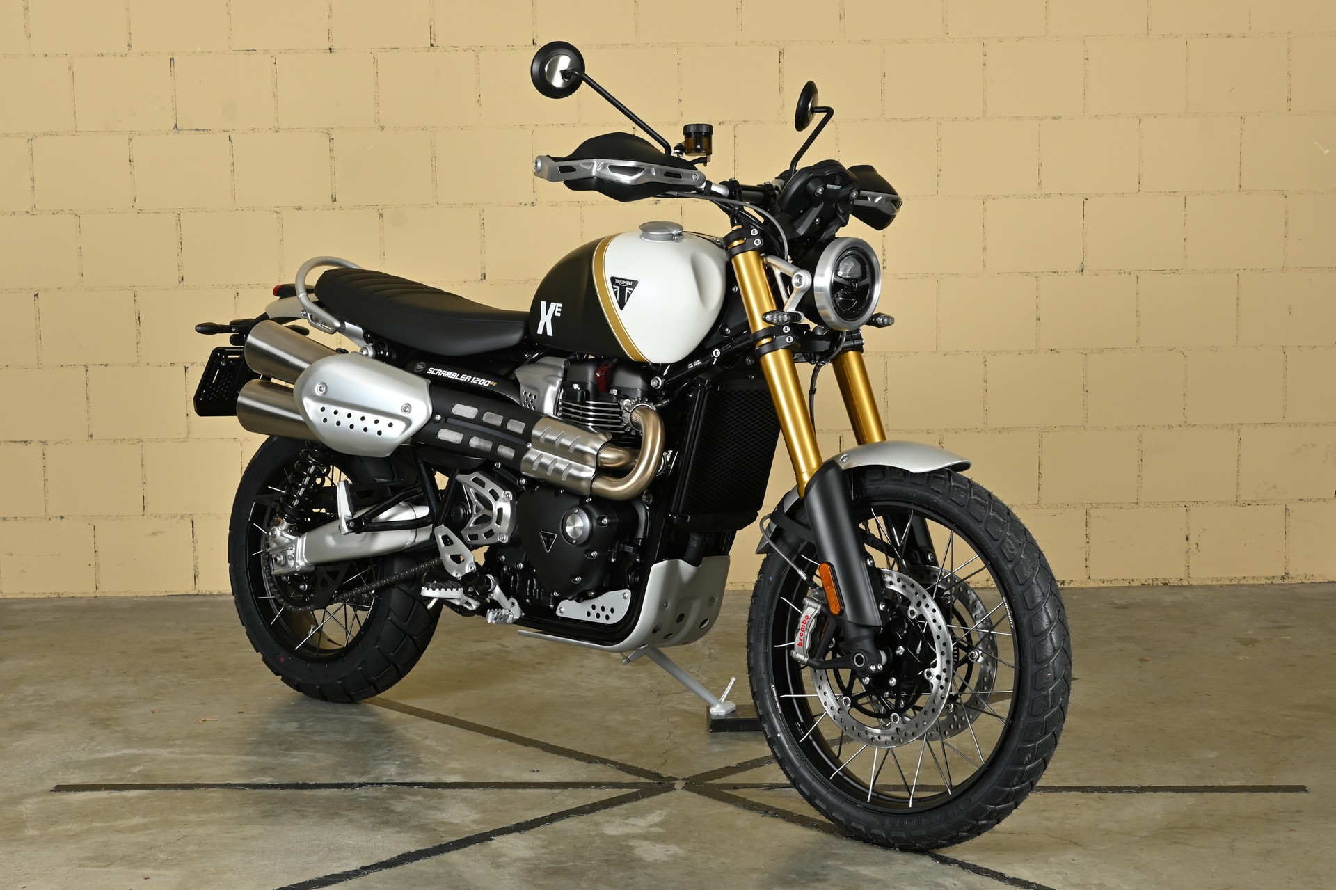 TRIUMPH Scrambler 1200 XE-showroom-element-1