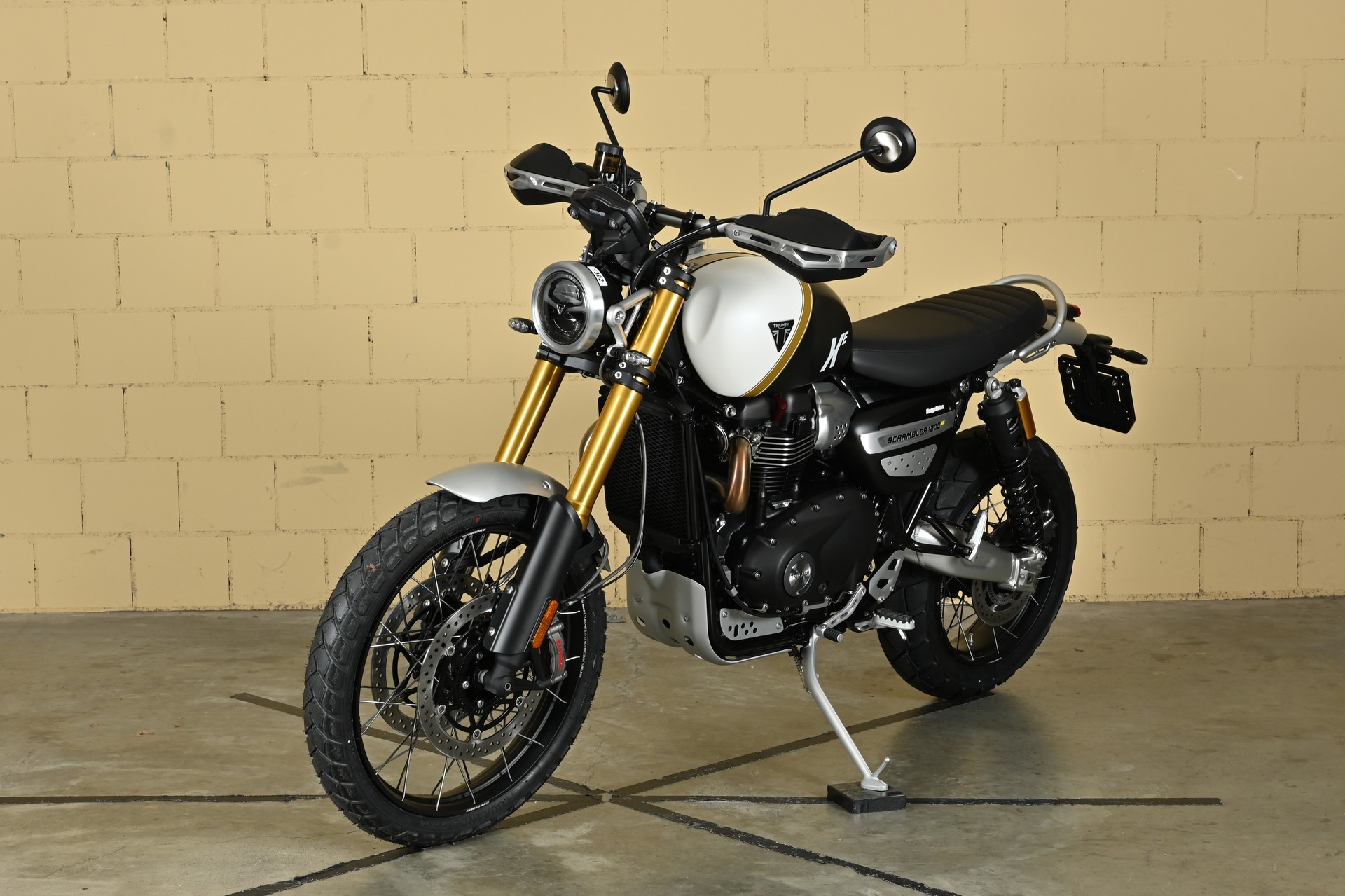 TRIUMPH Scrambler 1200 XE-showroom-element-2
