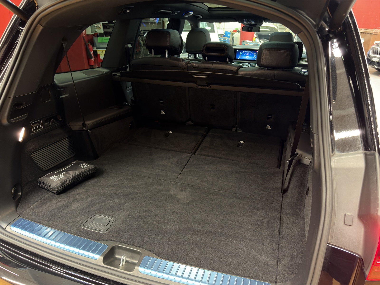 MERCEDES-BENZ GLS 450 d 4M - AMG / DISTRONIC / 360 Grad Kamera / Fondkomfort-Paket-image-15