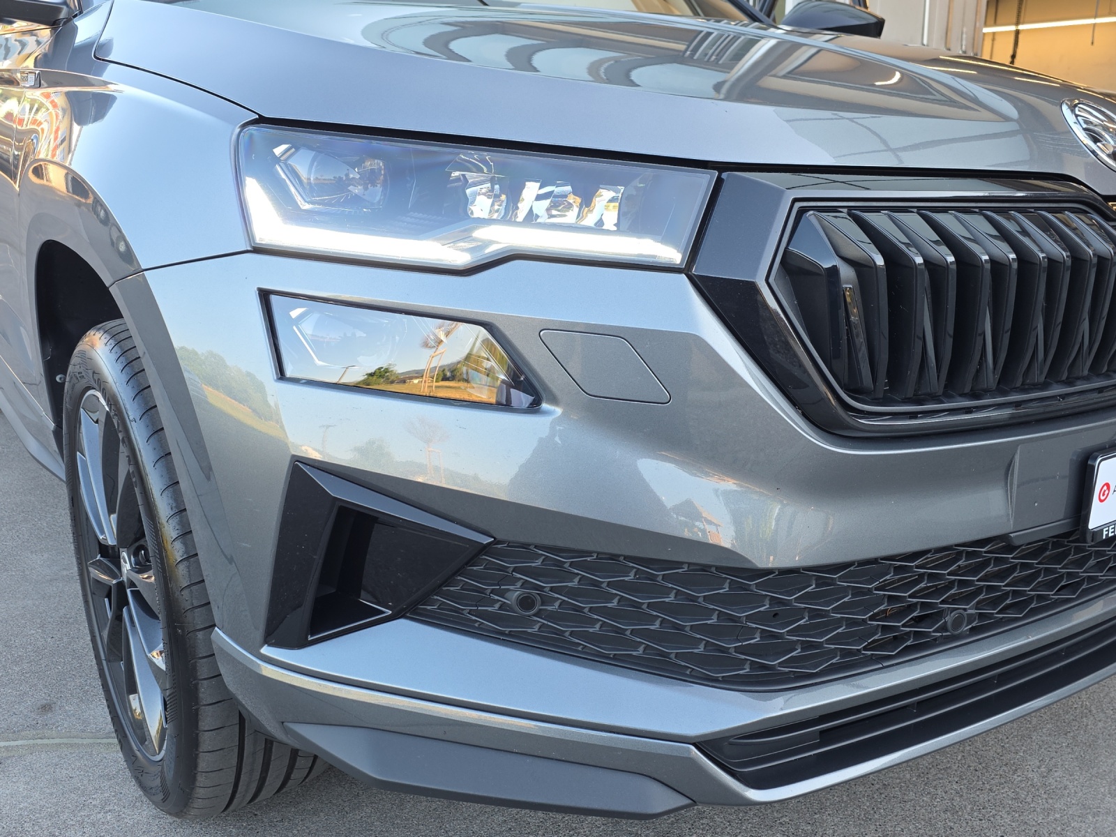 SKODA Karoq 1.5 TSI SportLine DSG mit fortl. Werksgarantie, AHK, Rückfahrkamera & Winterräder-image-7