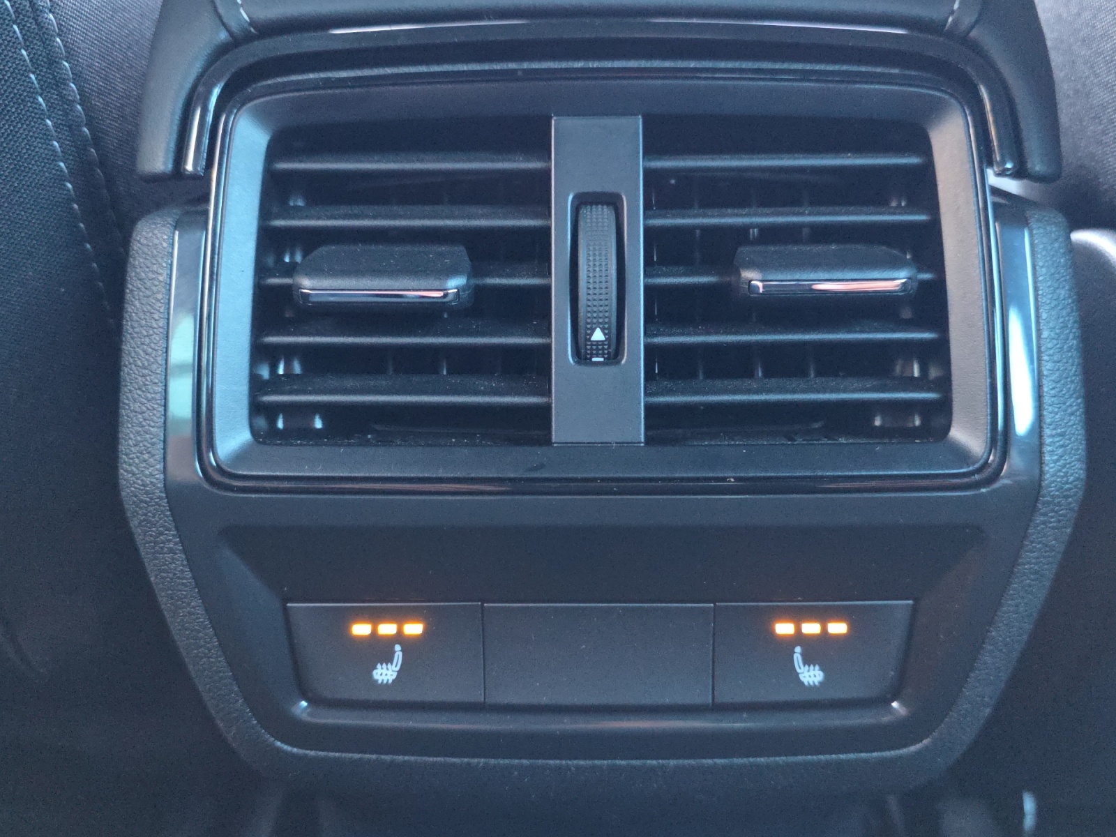 SKODA Karoq 1.5 TSI SportLine DSG mit fortl. Werksgarantie, AHK, Rückfahrkamera & Winterräder-image-30
