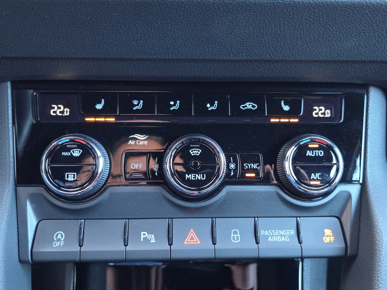 SKODA Karoq 1.5 TSI SportLine DSG mit fortl. Werksgarantie, AHK, Rückfahrkamera & Winterräder-image-20