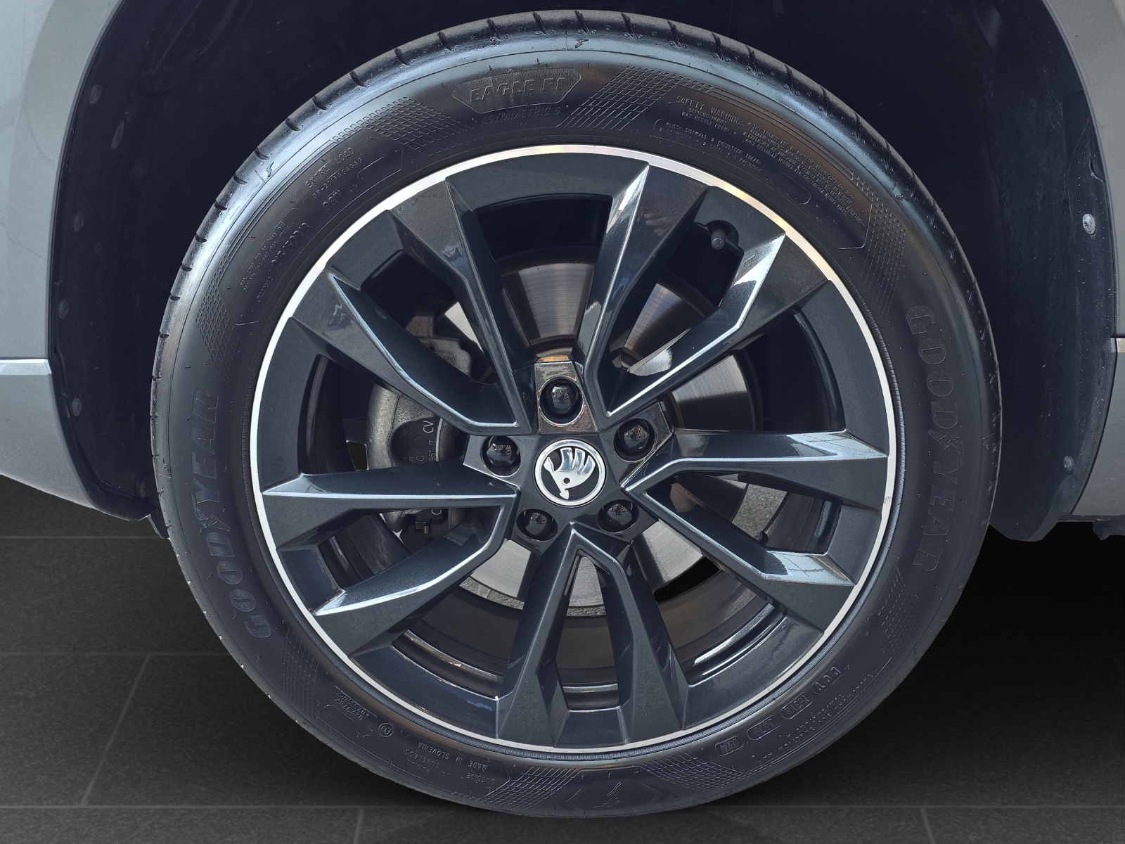 SKODA Karoq 1.5 TSI SportLine DSG mit fortl. Werksgarantie, AHK, Rückfahrkamera & Winterräder-image-8