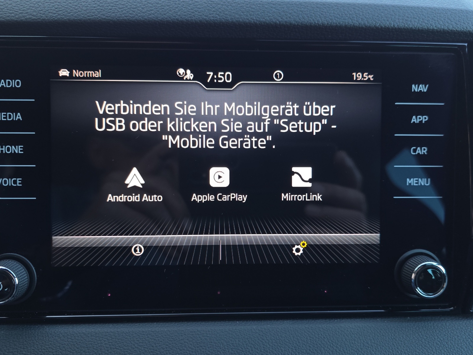 SKODA Karoq 1.5 TSI SportLine DSG mit fortl. Werksgarantie, AHK, Rückfahrkamera & Winterräder-image-28
