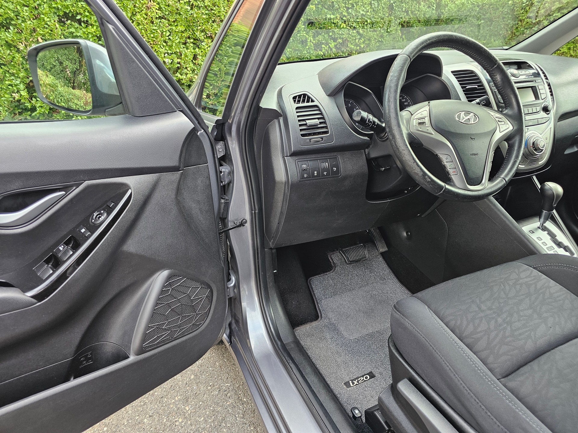 HYUNDAI iX20 1.6 Style Automatic-image-6