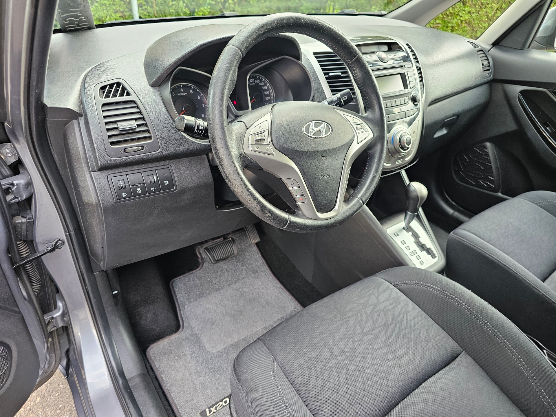 HYUNDAI iX20 1.6 Style Automatic-image-8