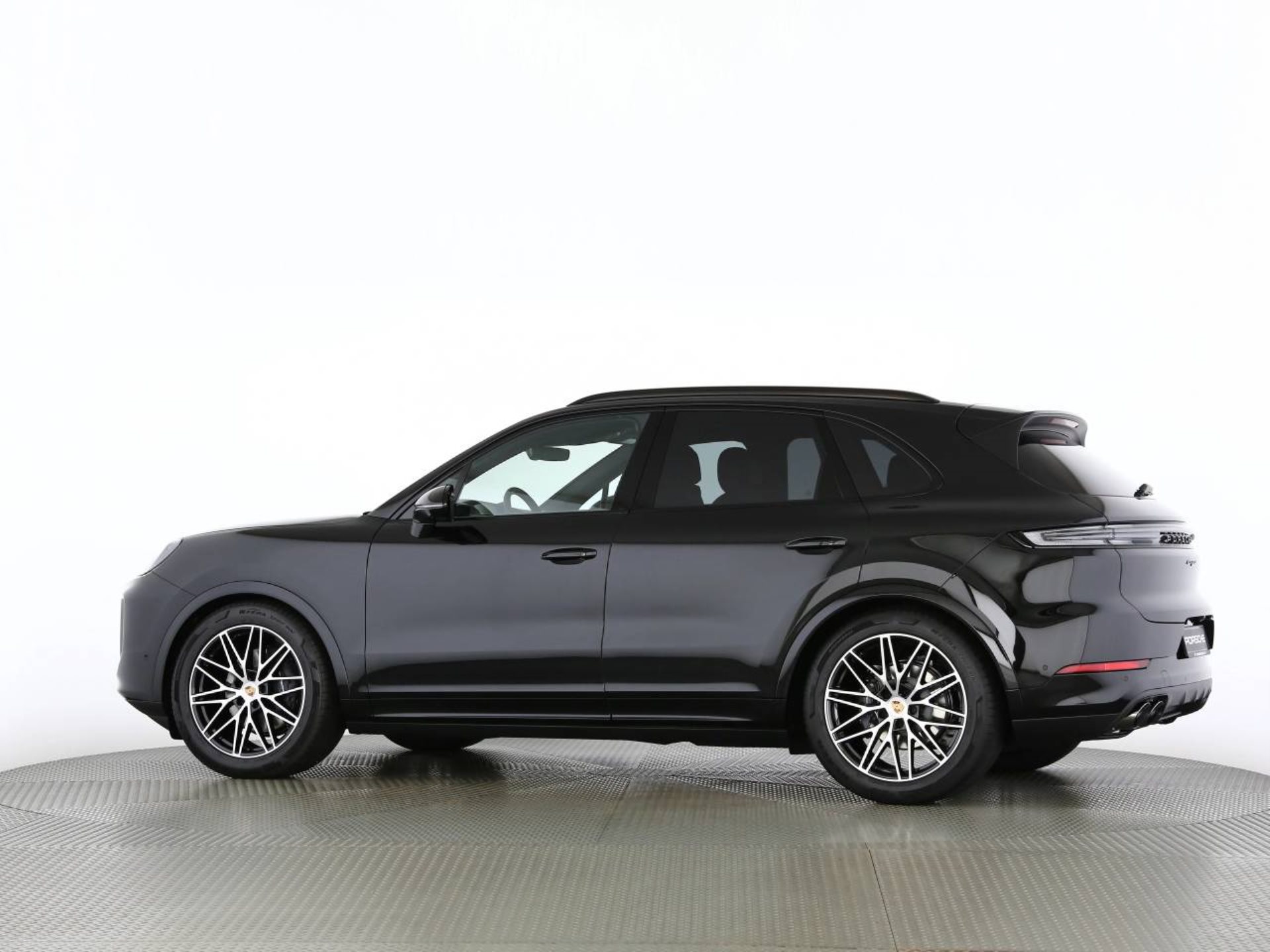 PORSCHE Cayenne Black Edition-image-14