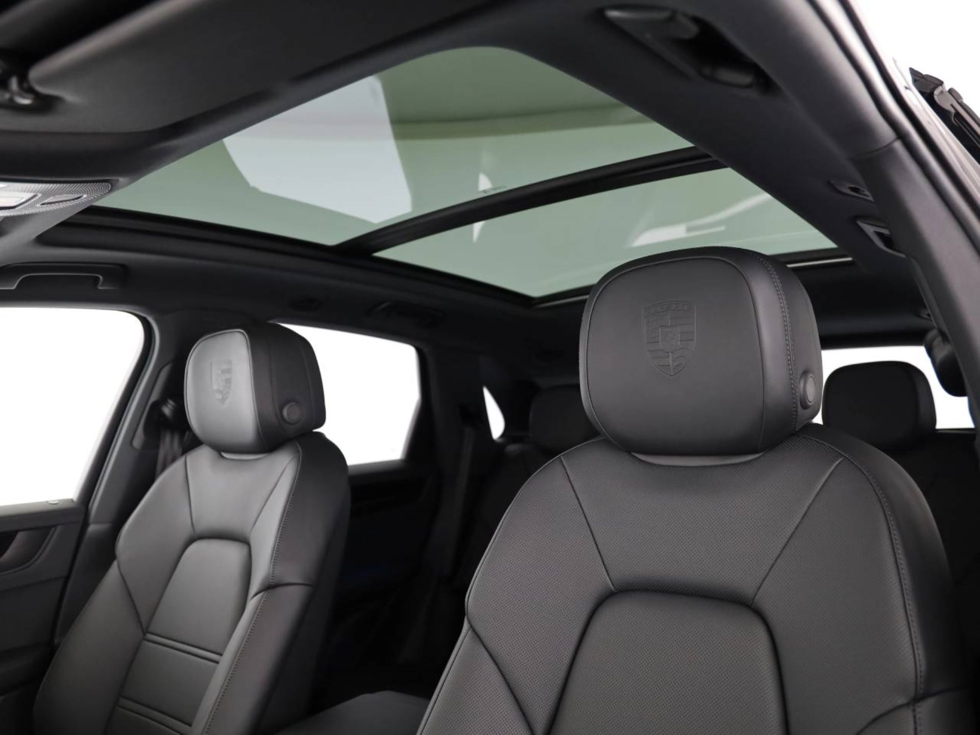 PORSCHE Cayenne Black Edition-image-4