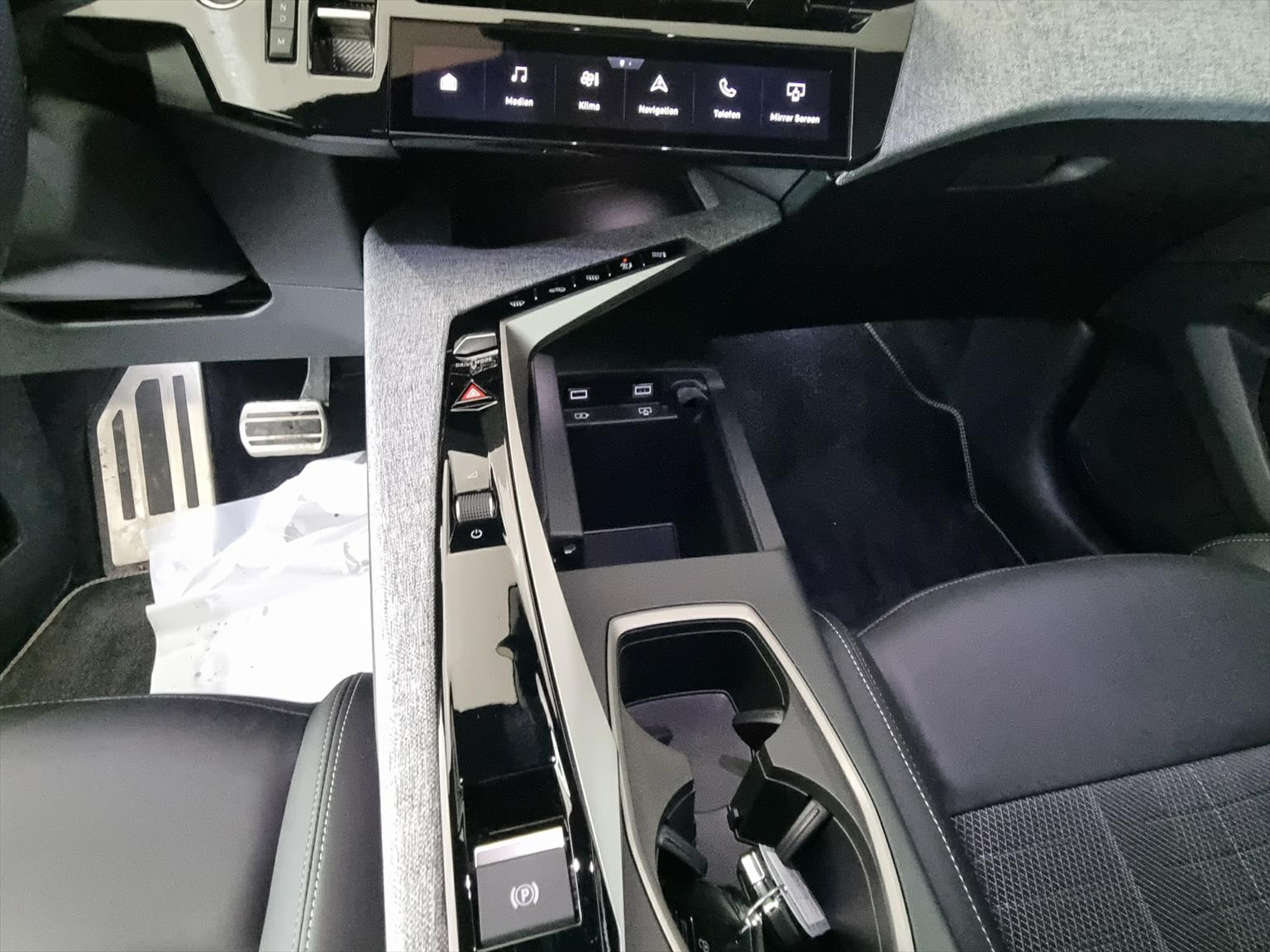 PEUGEOT 5008 145 Hybrid GT 7-Plätzer-image-9