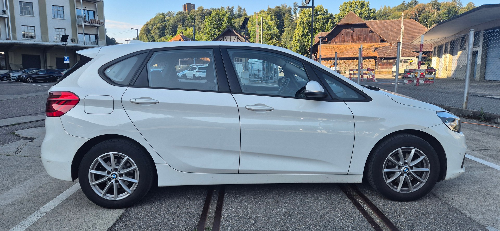 BMW 218i-image-3