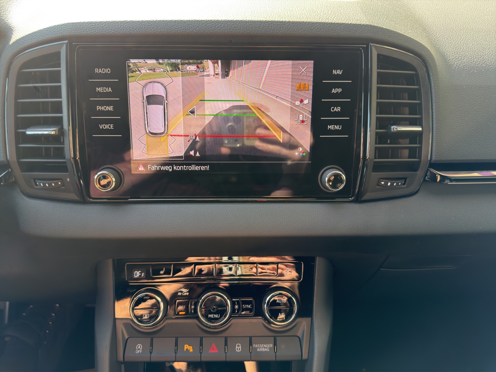 SKODA Karoq 2.0 TSI SportLine 4x4 DSG-image-11