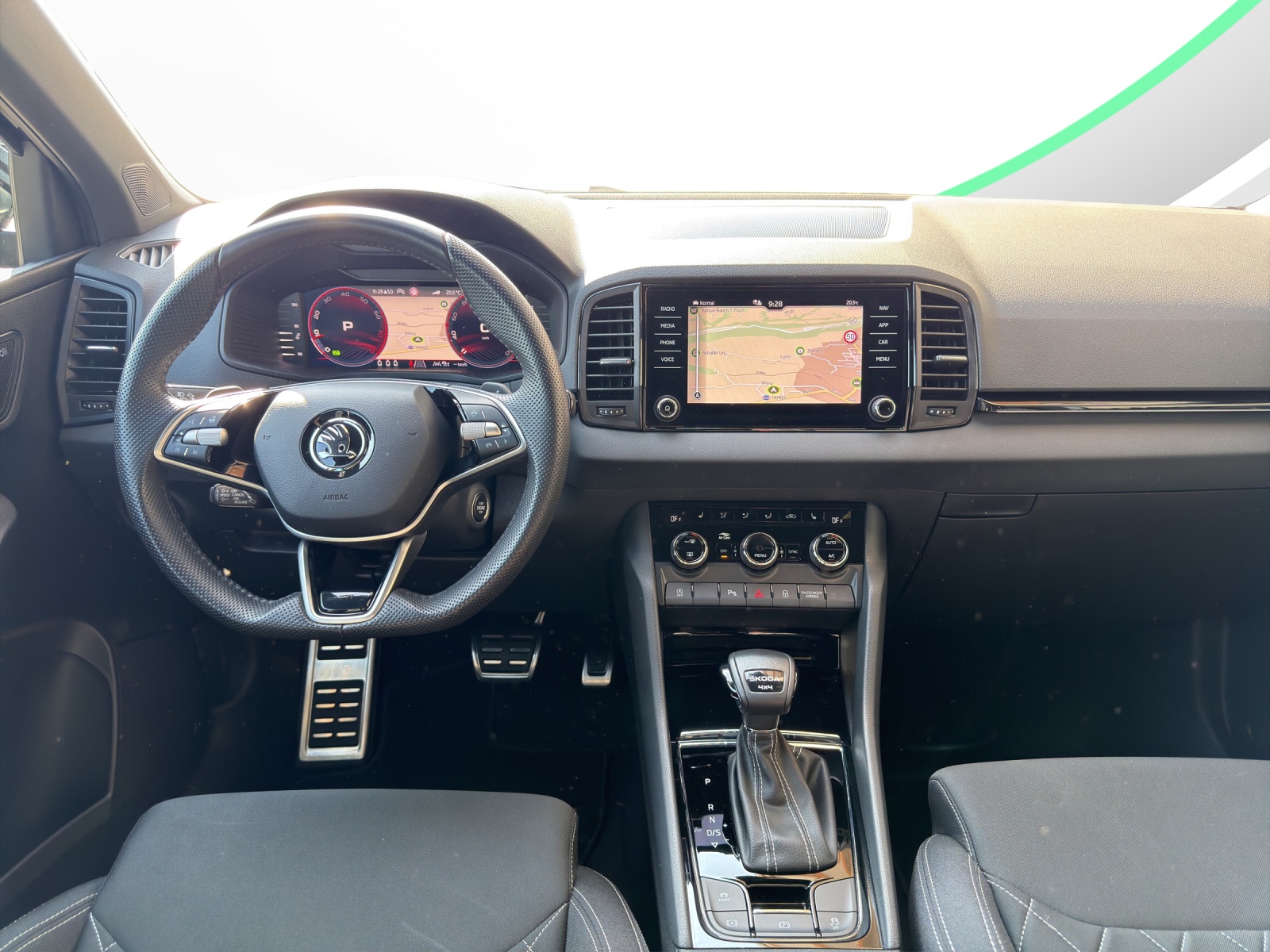 SKODA Karoq 2.0 TSI SportLine 4x4 DSG-image-9