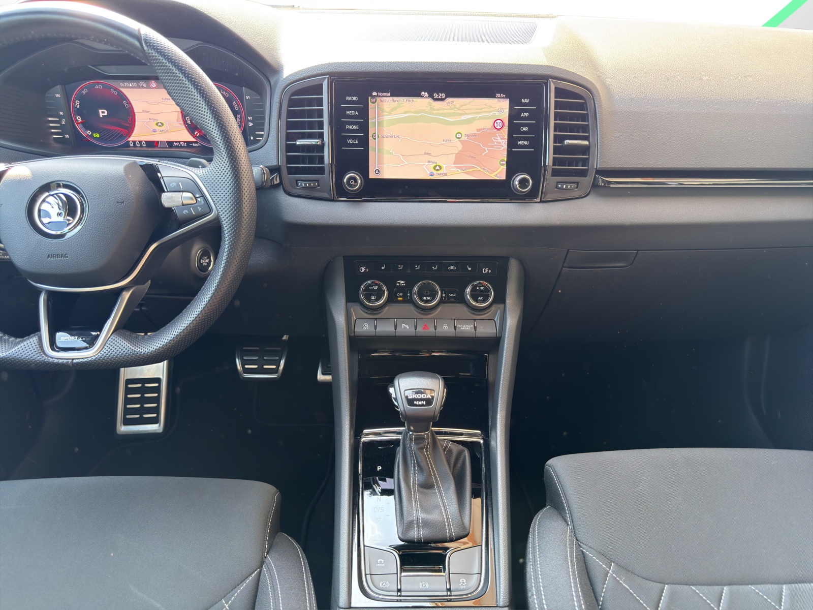 SKODA Karoq 2.0 TSI SportLine 4x4 DSG-image-10