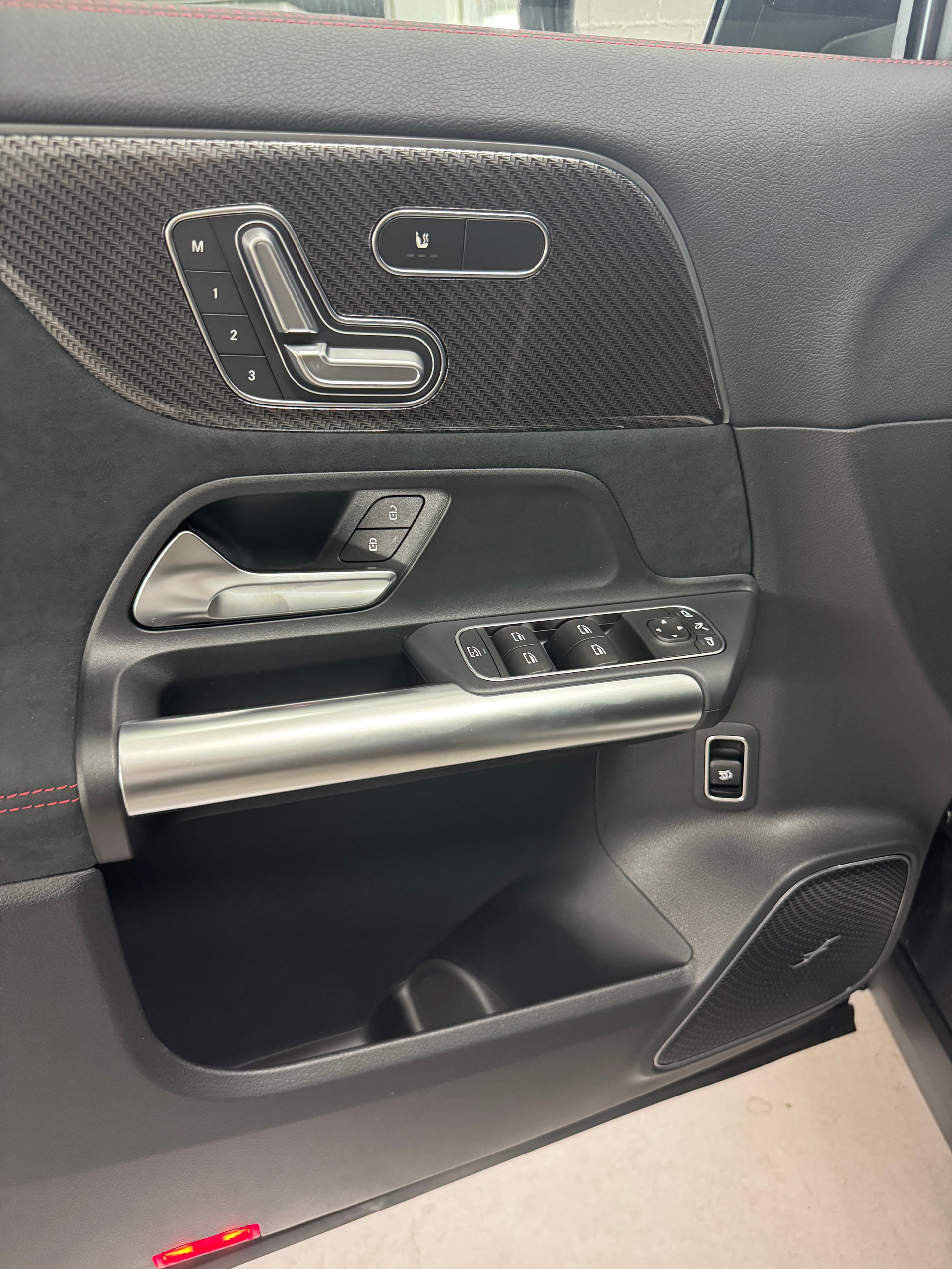 MERCEDES-BENZ GLA 250 4MATIC Swiss Star-image-9