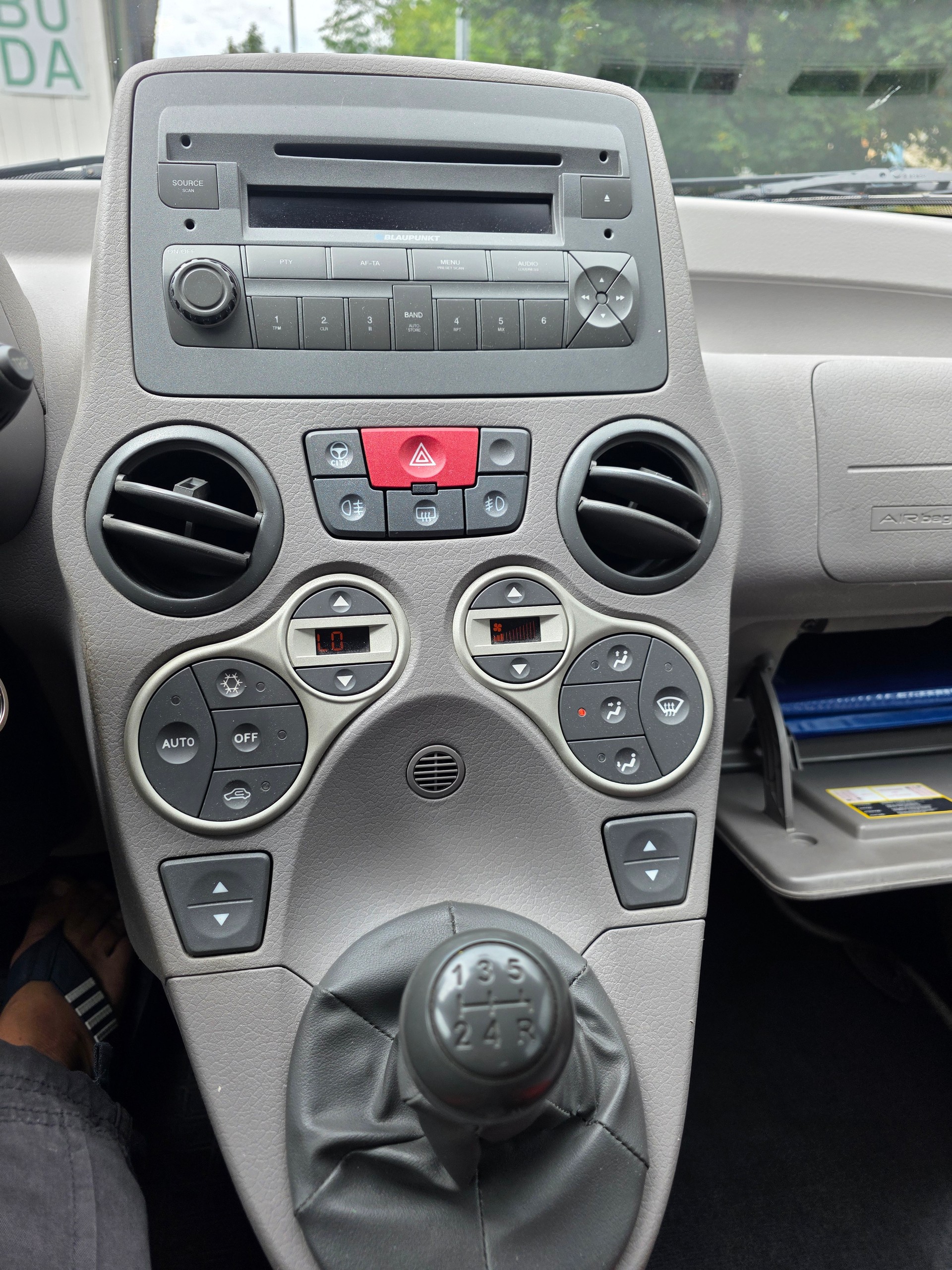 FIAT Panda 1.3 16V JTD Cross 4x4-image-15