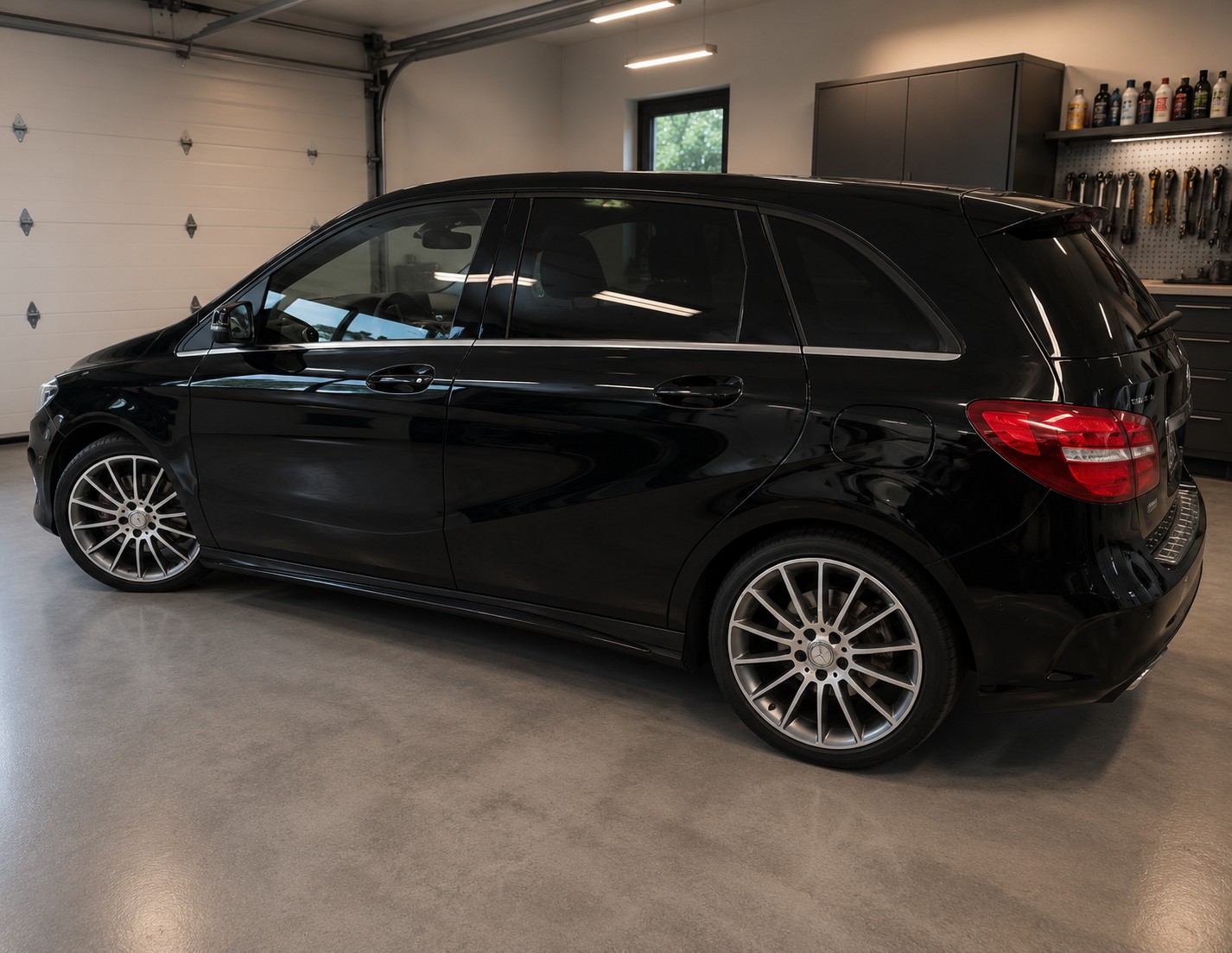 MERCEDES-BENZ B 220 AMG Line 4m-image-1