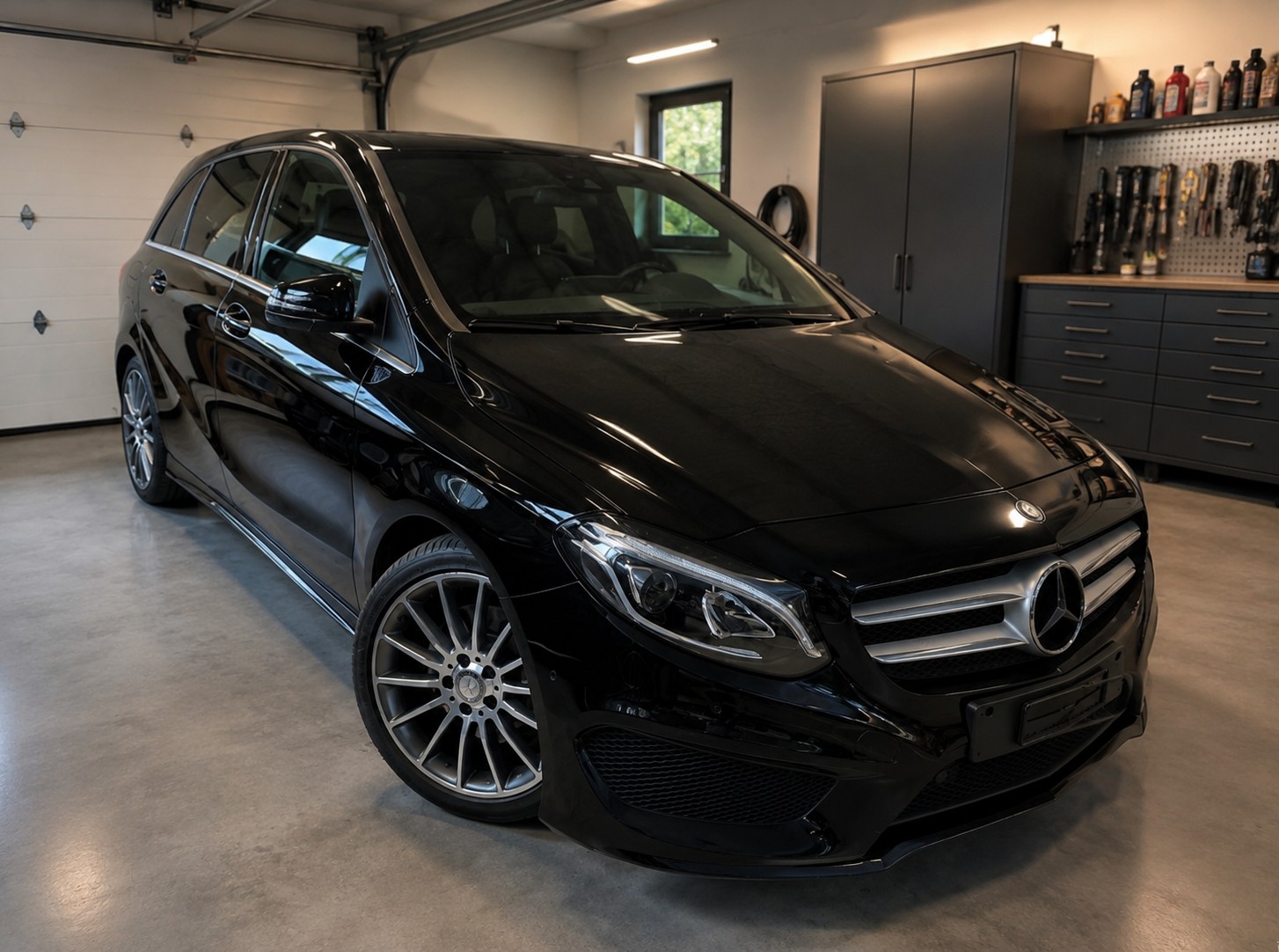 MERCEDES-BENZ B 220 AMG Line 4m-image-0