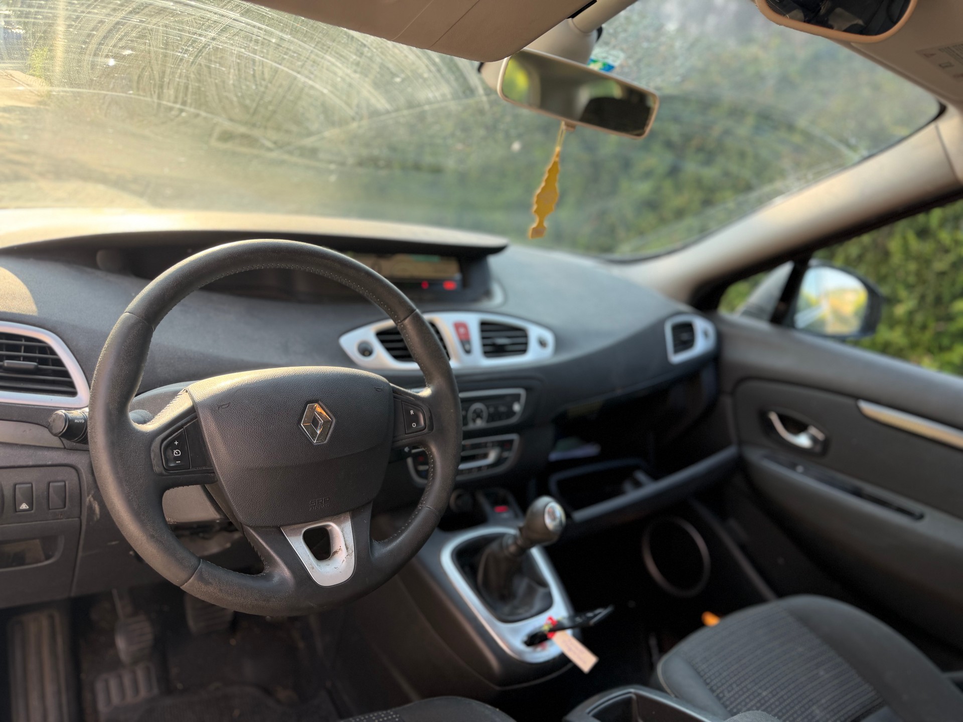 RENAULT Grand Scénic 2.0 dCi Dynamique-image-5