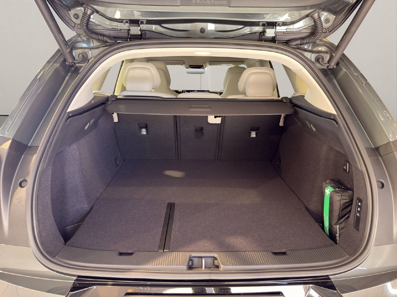 VOLVO EX60 Twin Ultra AWD-image-6