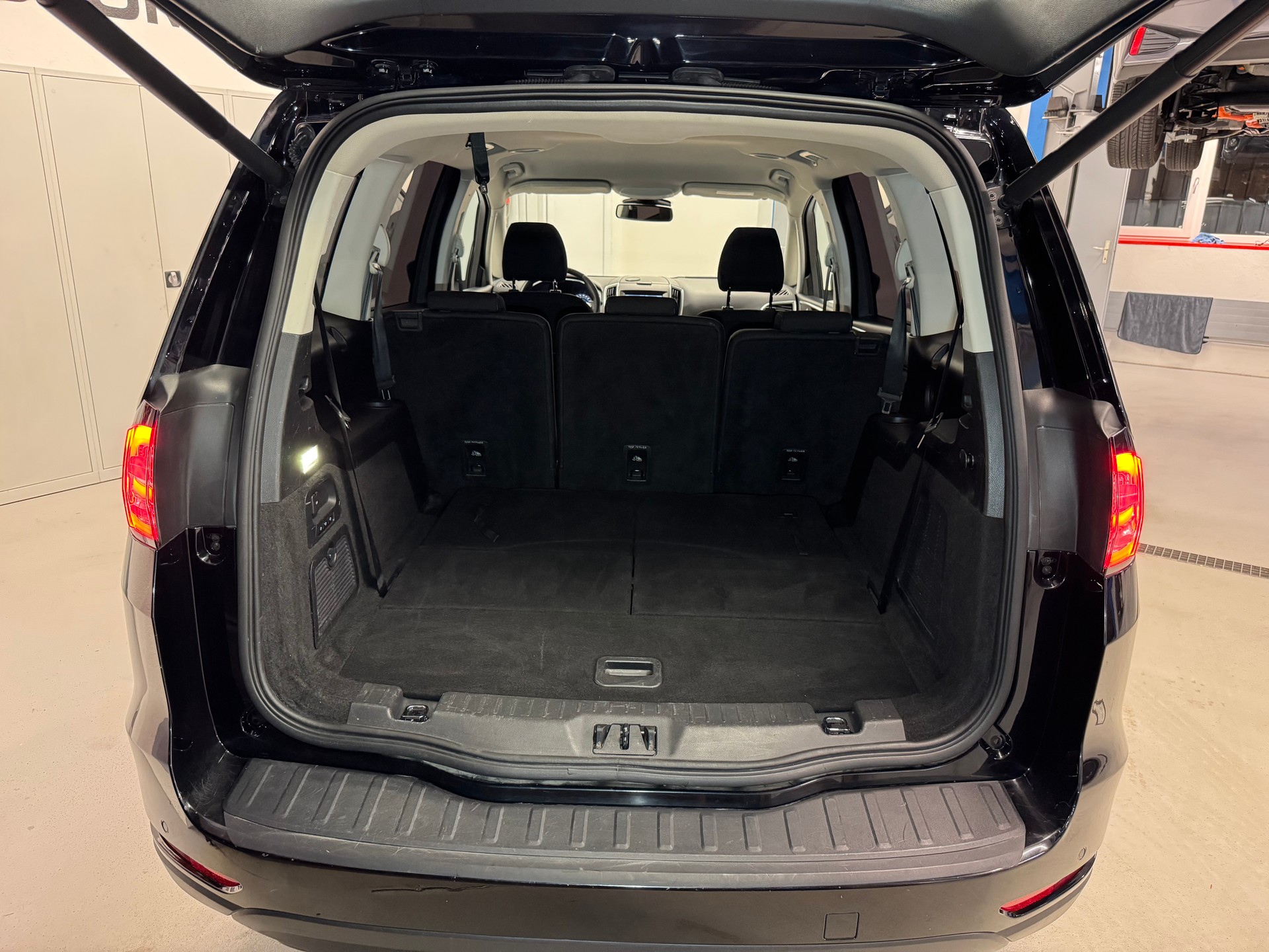 FORD Galaxy 2.0 TDCi Trend AWD PowerShift-image-14