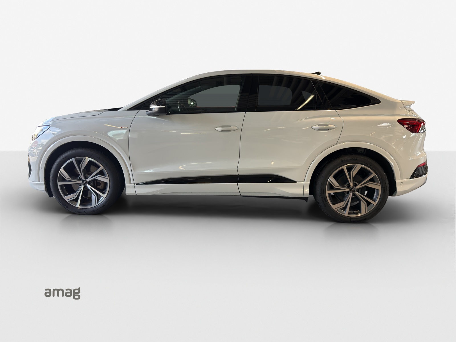 AUDI Q4 Sportback e-tron 50 quattro-showroom-element-1