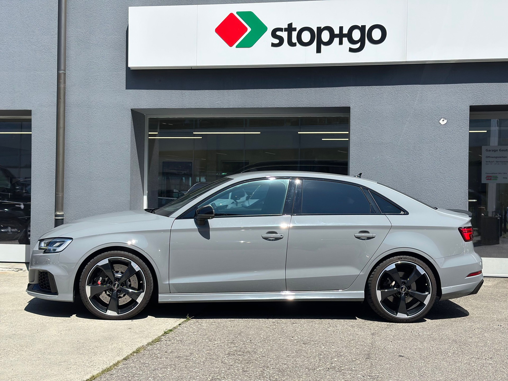 AUDI RS3 Limousine 2.5 TSI quattro S-tronic-image-2