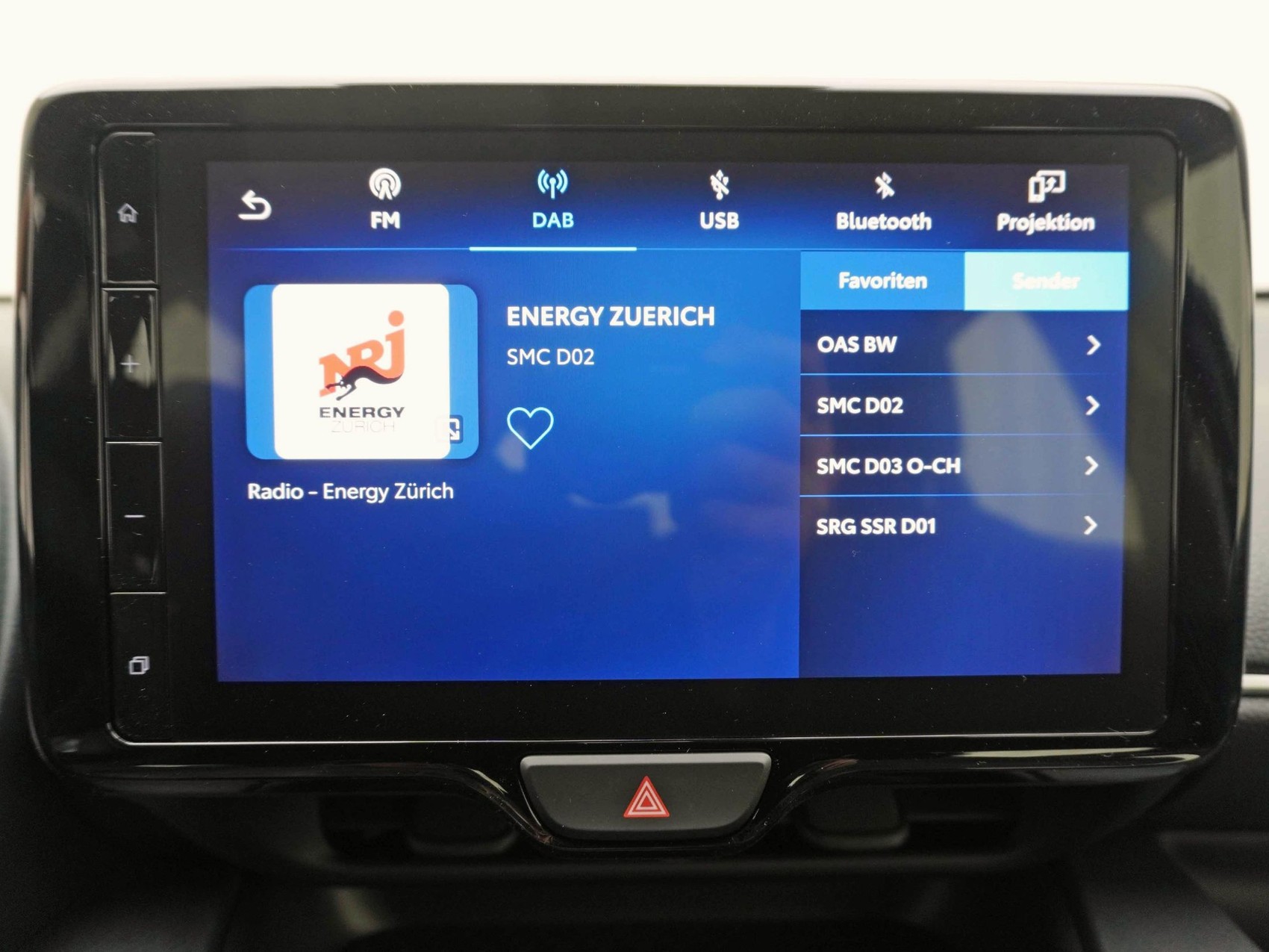 MAZDA 2 1.5 Hybrid Centre-Line-image-12
