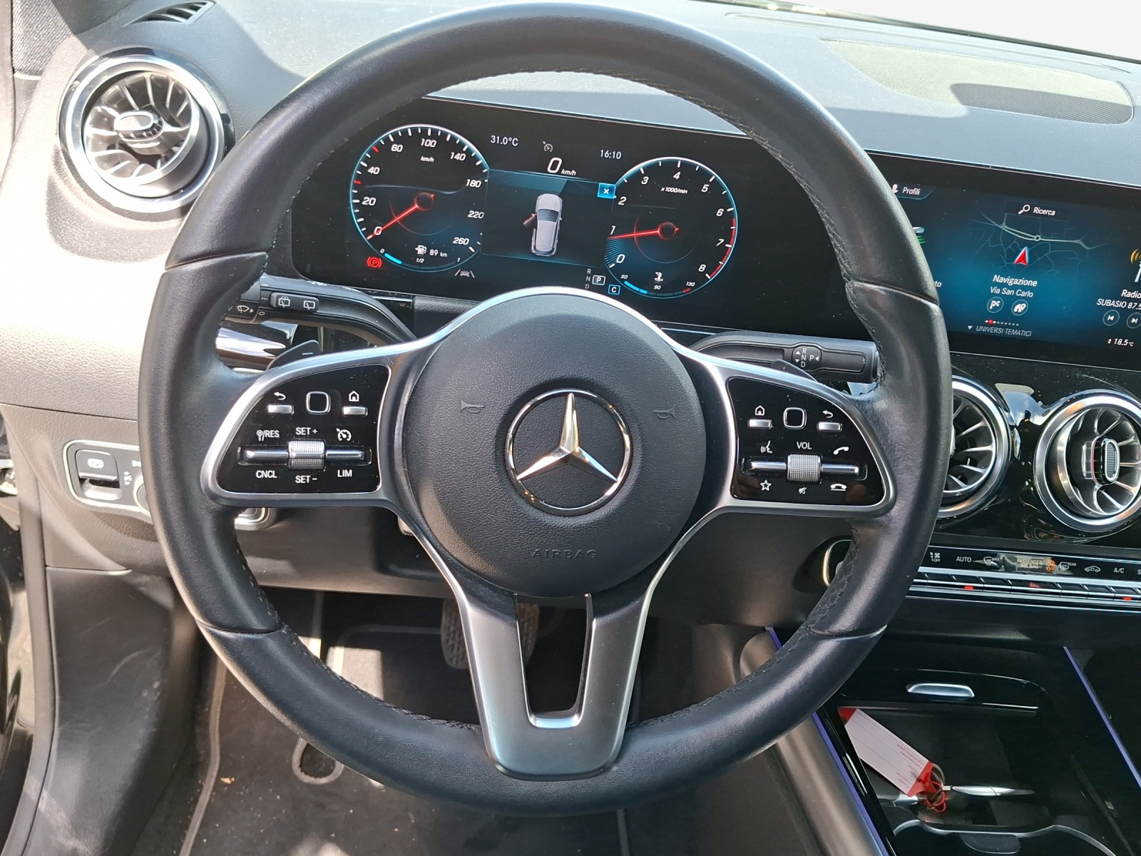MERCEDES-BENZ GLA 200 Progressive 7G-DCT-image-9
