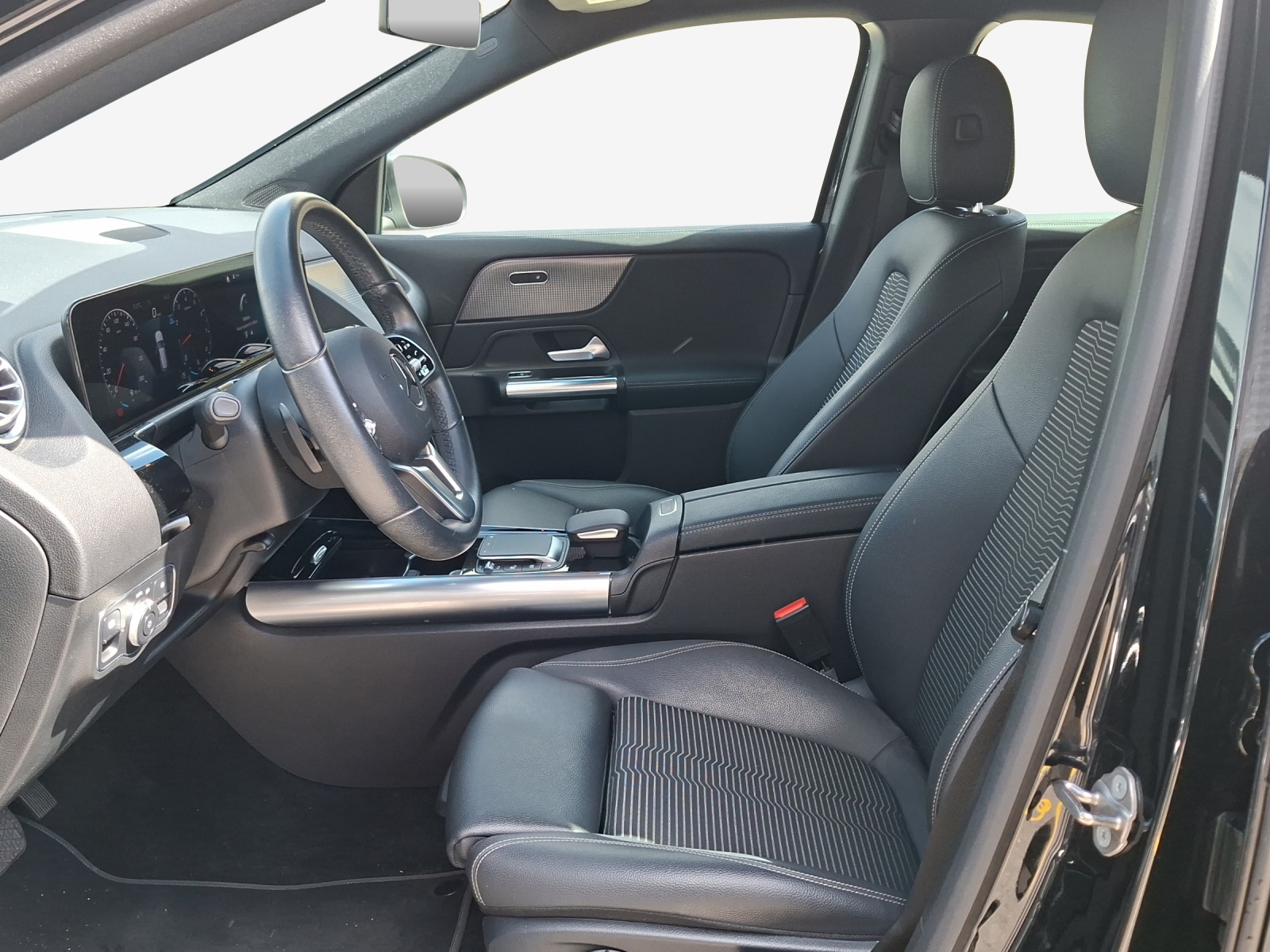 MERCEDES-BENZ GLA 200 Progressive 7G-DCT-image-7