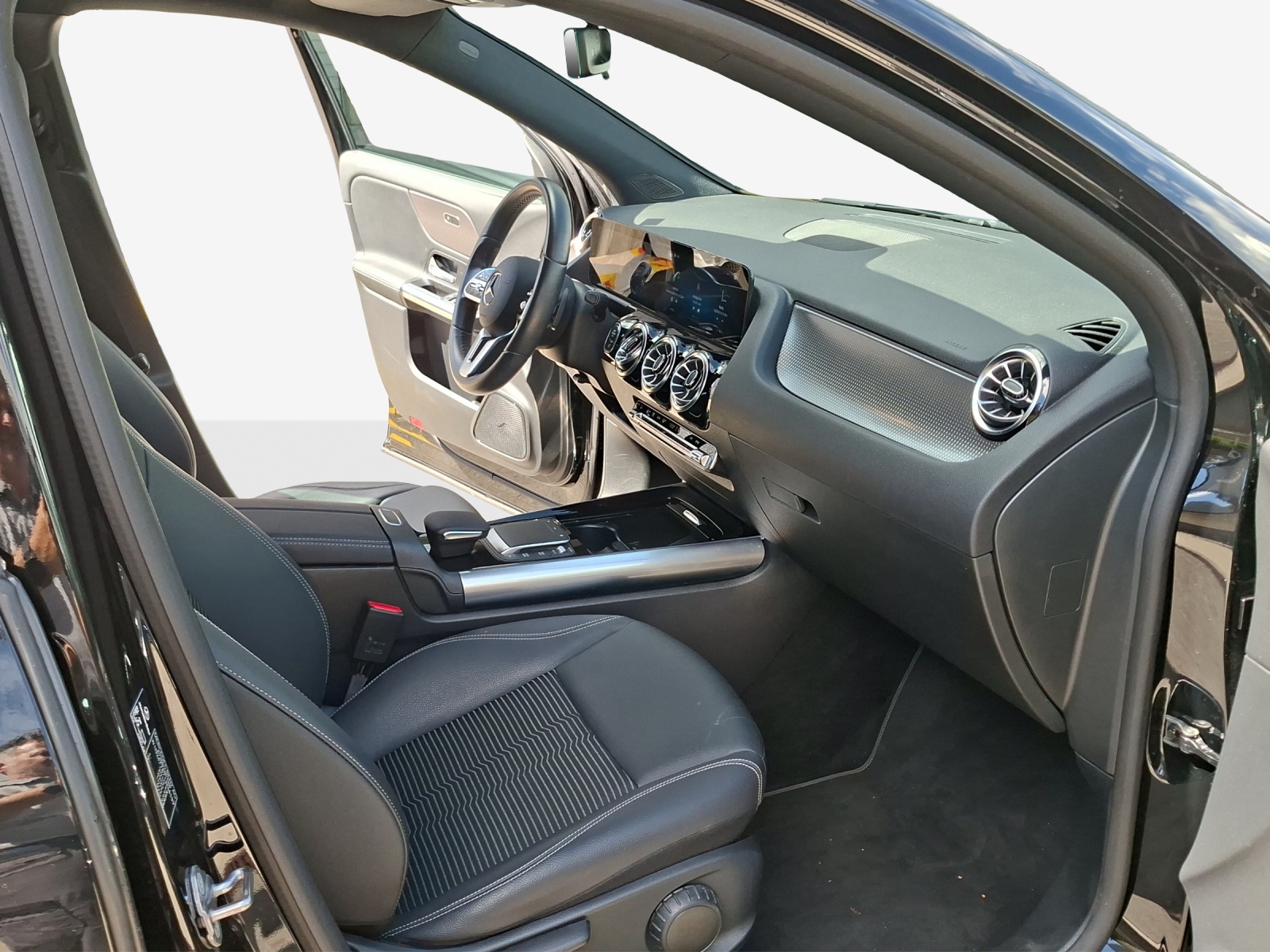MERCEDES-BENZ GLA 200 Progressive 7G-DCT-image-14