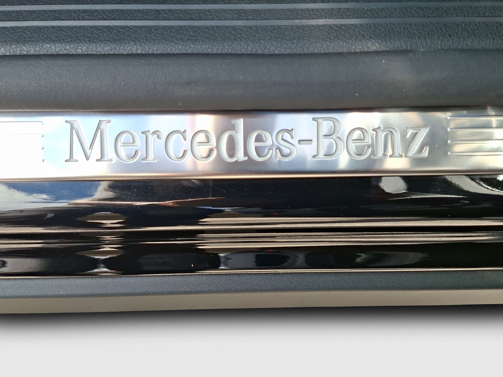 MERCEDES-BENZ GLA 200 Progressive 7G-DCT-image-15