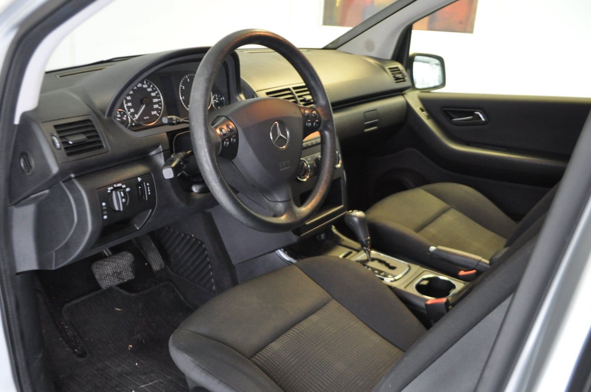 MERCEDES-BENZ A 160 (150) Classic Autotronic-image-4