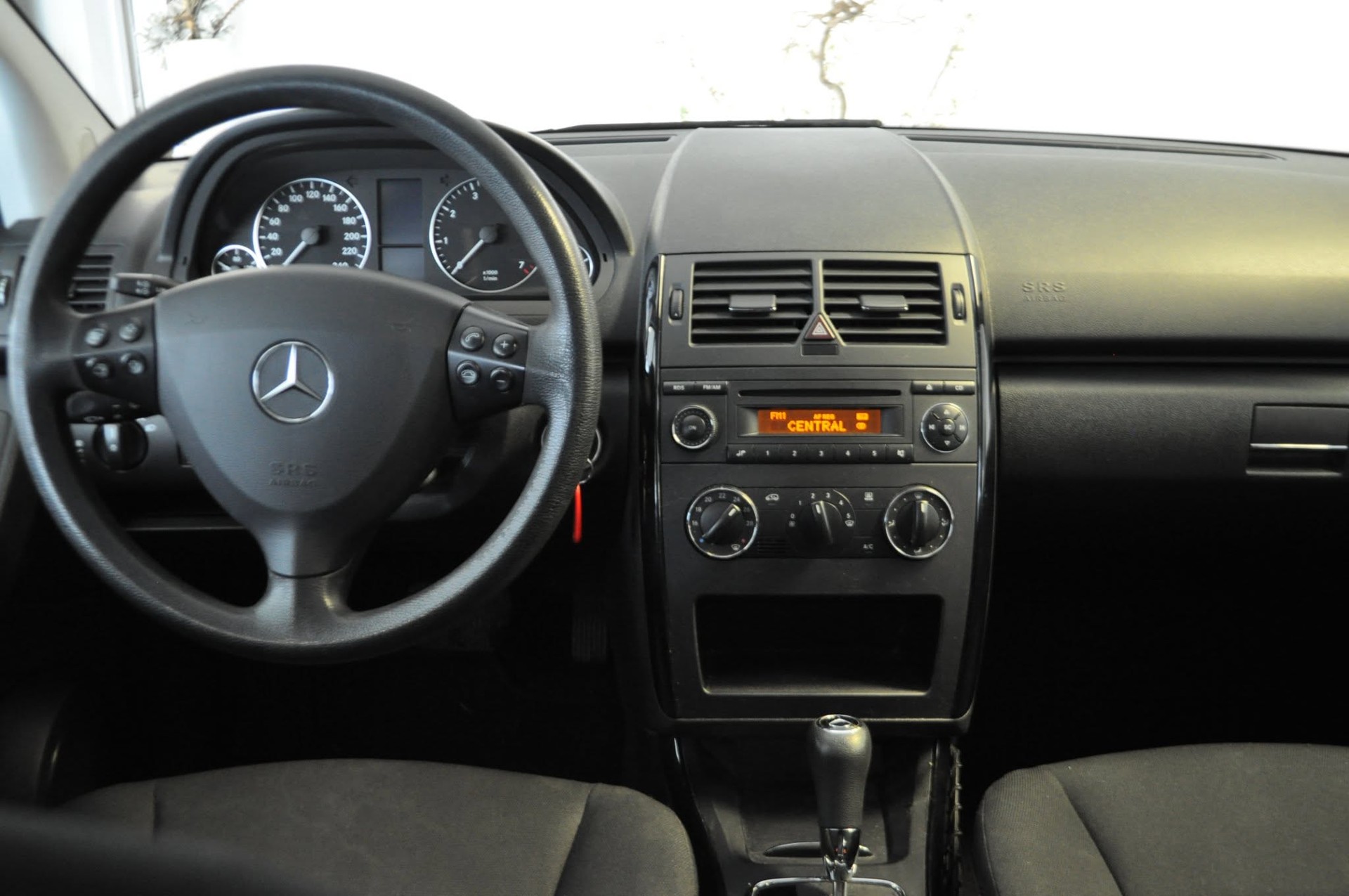 MERCEDES-BENZ A 160 (150) Classic Autotronic-image-7