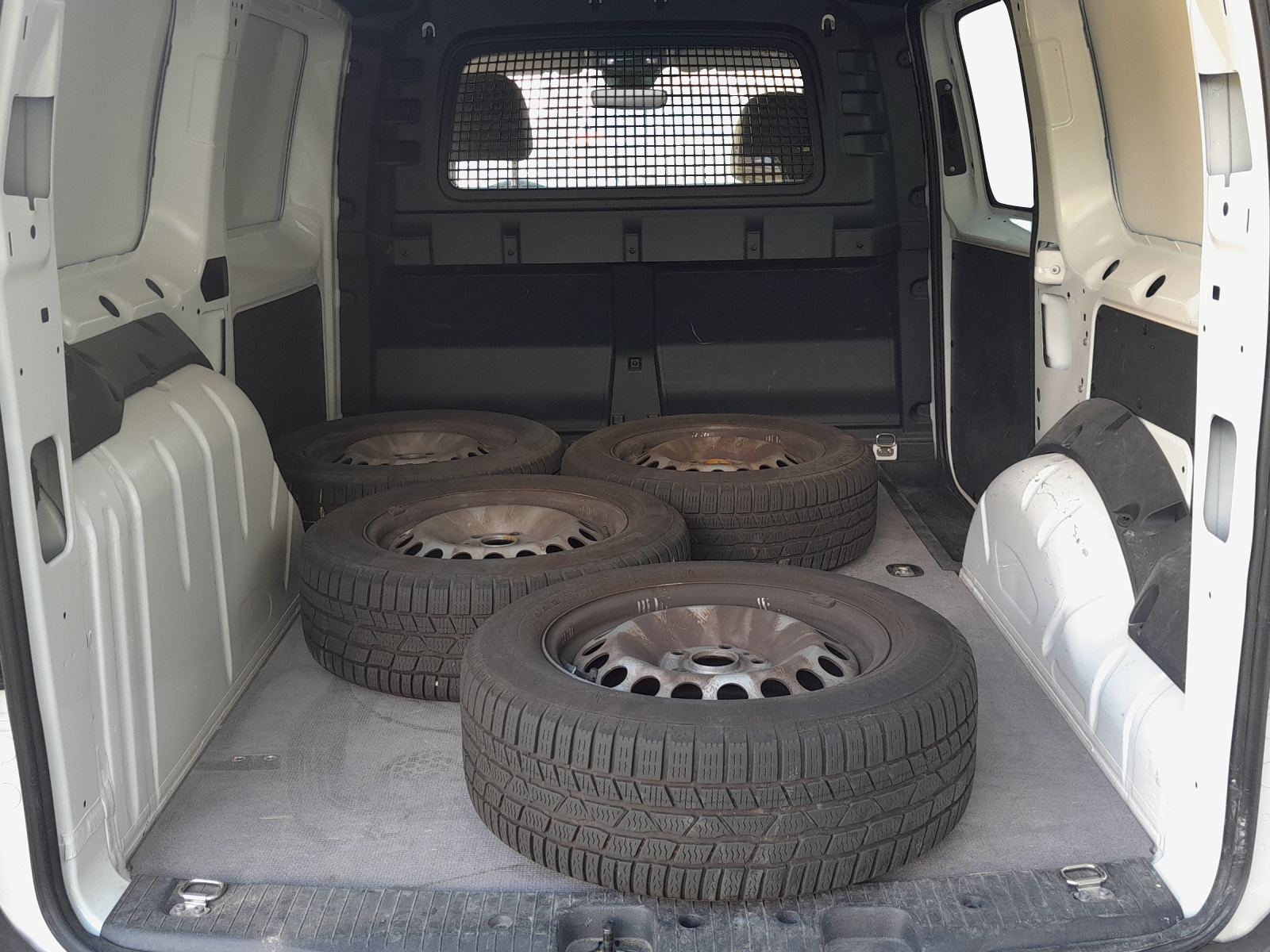 VW Caddy Cargo 2.0TDI Maxi-image-12
