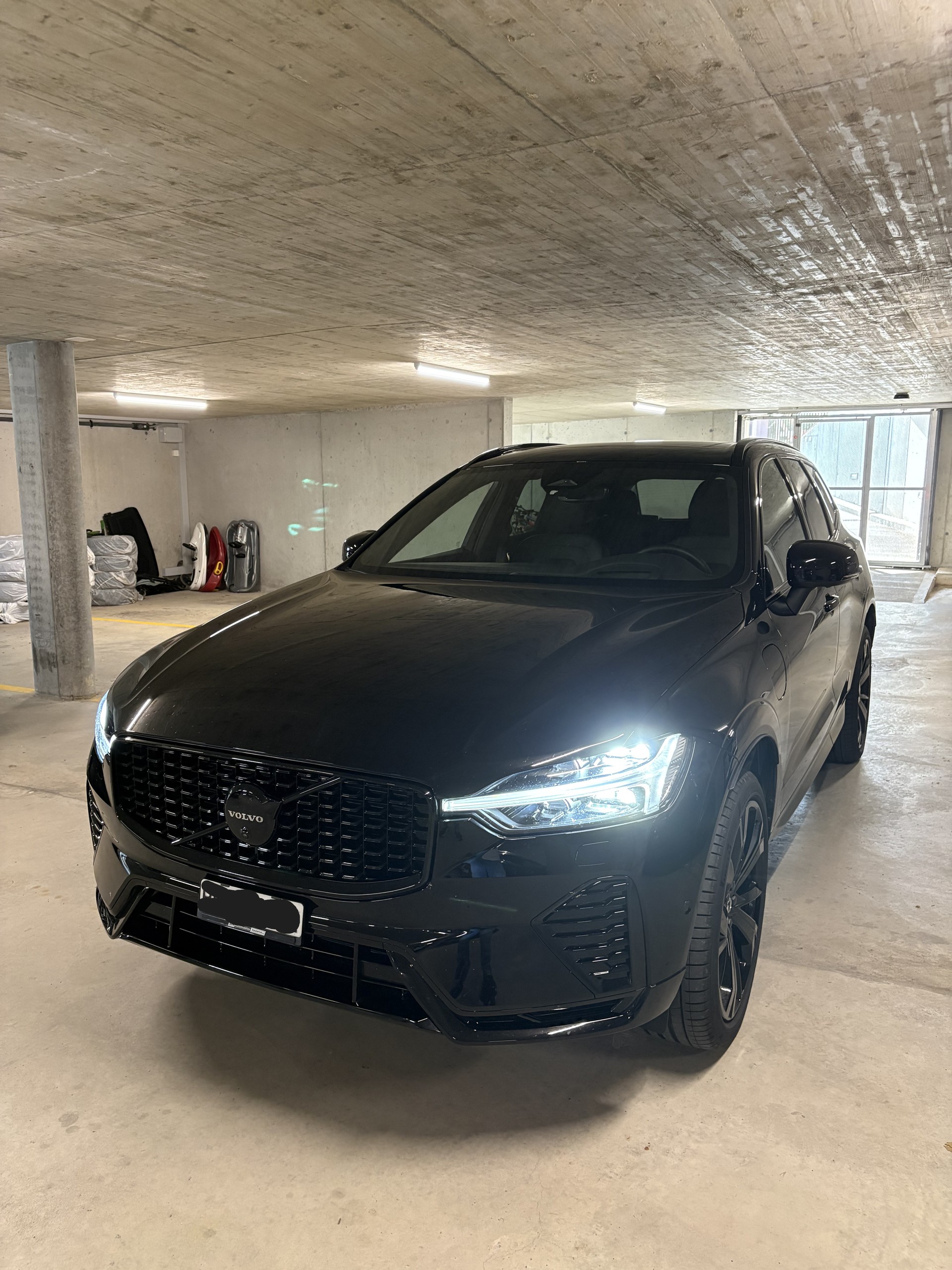 VOLVO 2.0 T8 TE XCENTRIC Black Edition eAWD-image-1