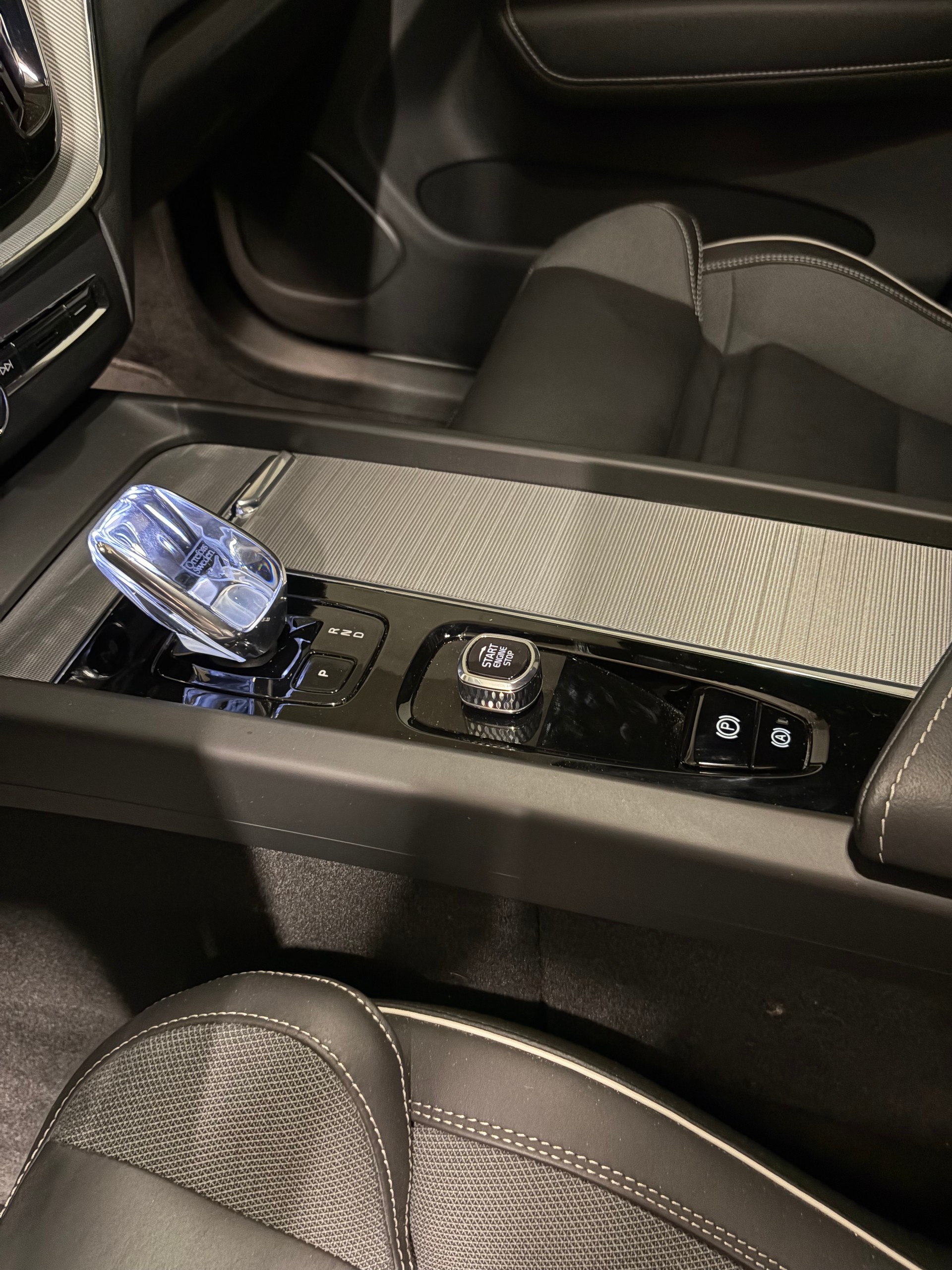VOLVO 2.0 T8 TE XCENTRIC Black Edition eAWD-image-4