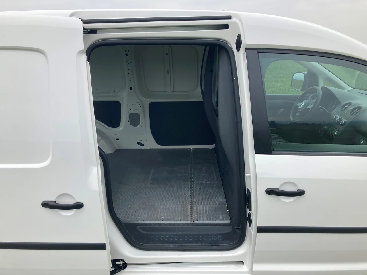VW Caddy Maxi 1.6 TDI-image-6