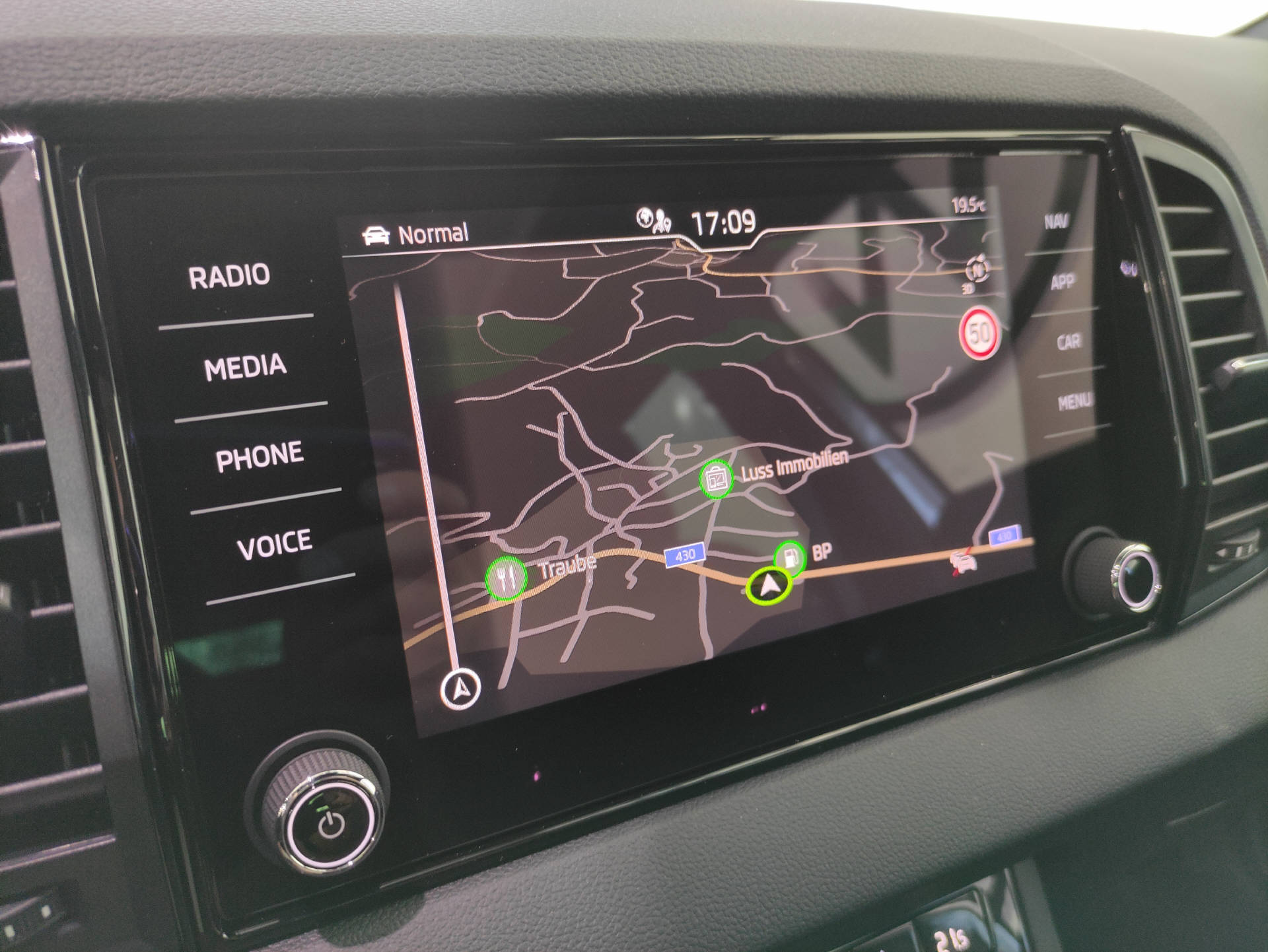 SKODA Karoq 2.0 TSI SportLine 4x4 DSG-image-8