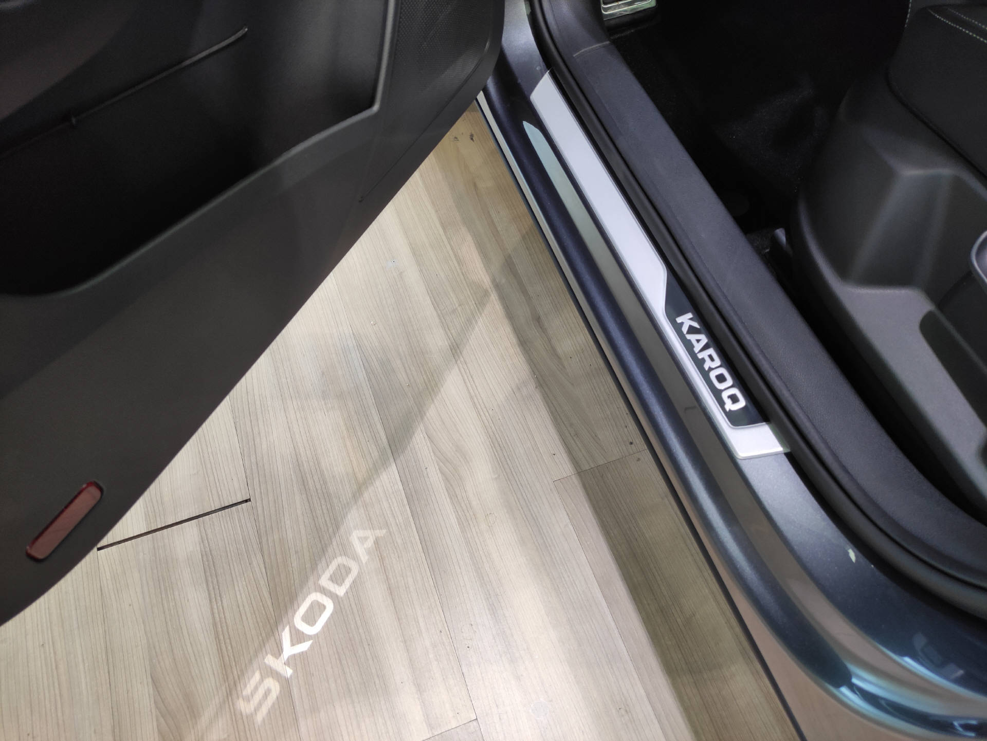 SKODA Karoq 2.0 TSI SportLine 4x4 DSG-image-5