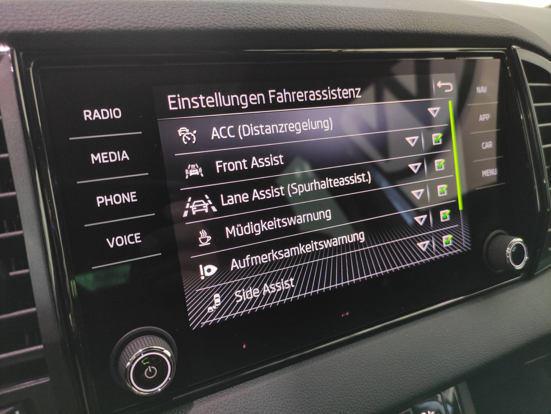 SKODA Karoq 2.0 TSI SportLine 4x4 DSG-image-11