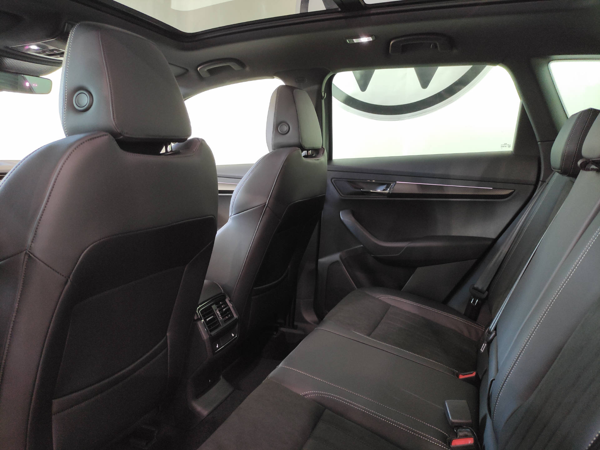 SKODA Karoq 2.0 TSI SportLine 4x4 DSG-image-15