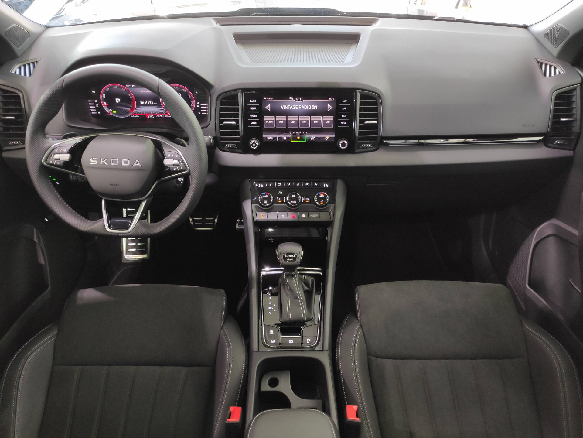 SKODA Karoq 2.0 TSI SportLine 4x4 DSG-image-17