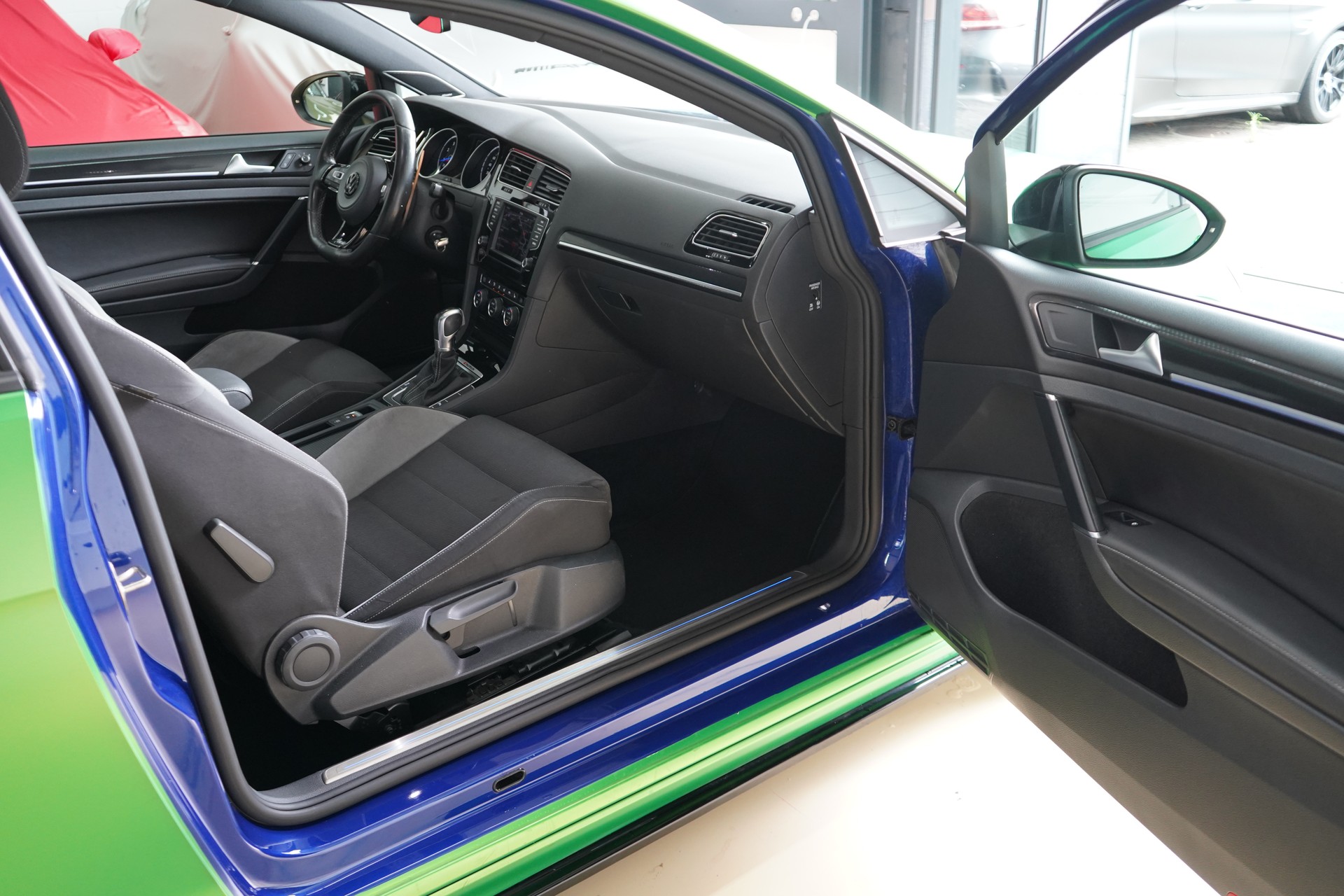 VW Golf 2.0 TSI R 4Motion DSG-image-22