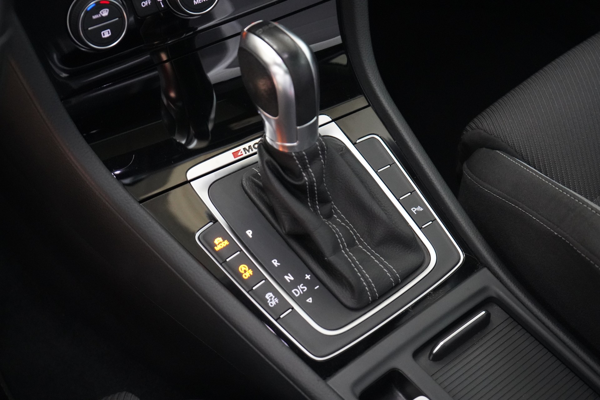 VW Golf 2.0 TSI R 4Motion DSG-image-17