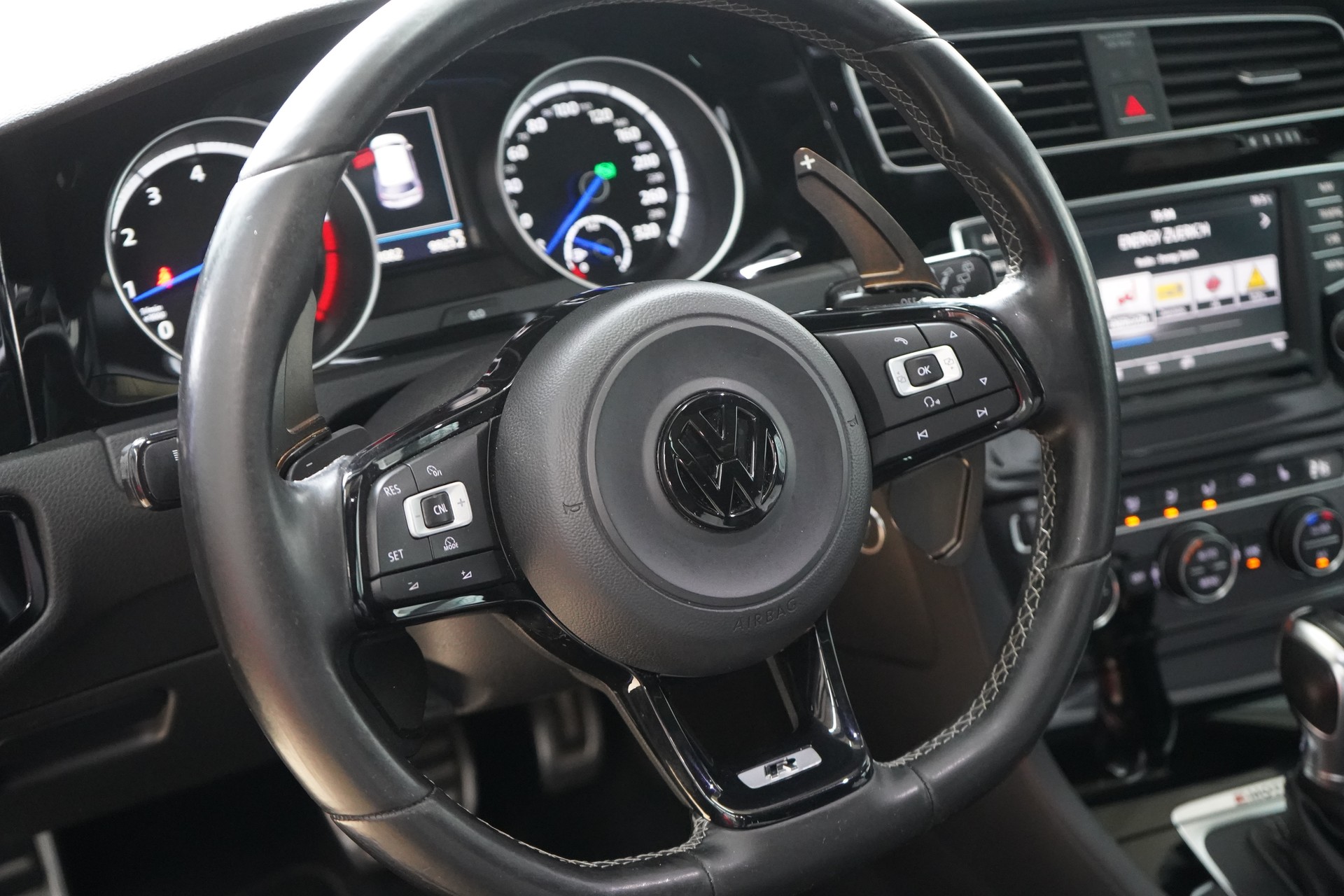 VW Golf 2.0 TSI R 4Motion DSG-image-15