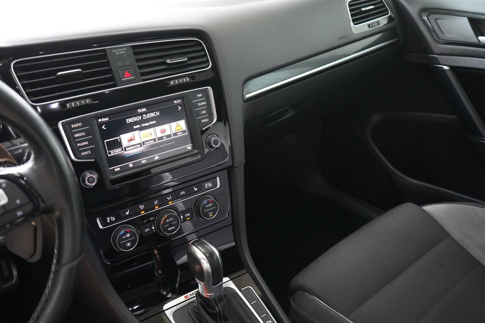 VW Golf 2.0 TSI R 4Motion DSG-image-16