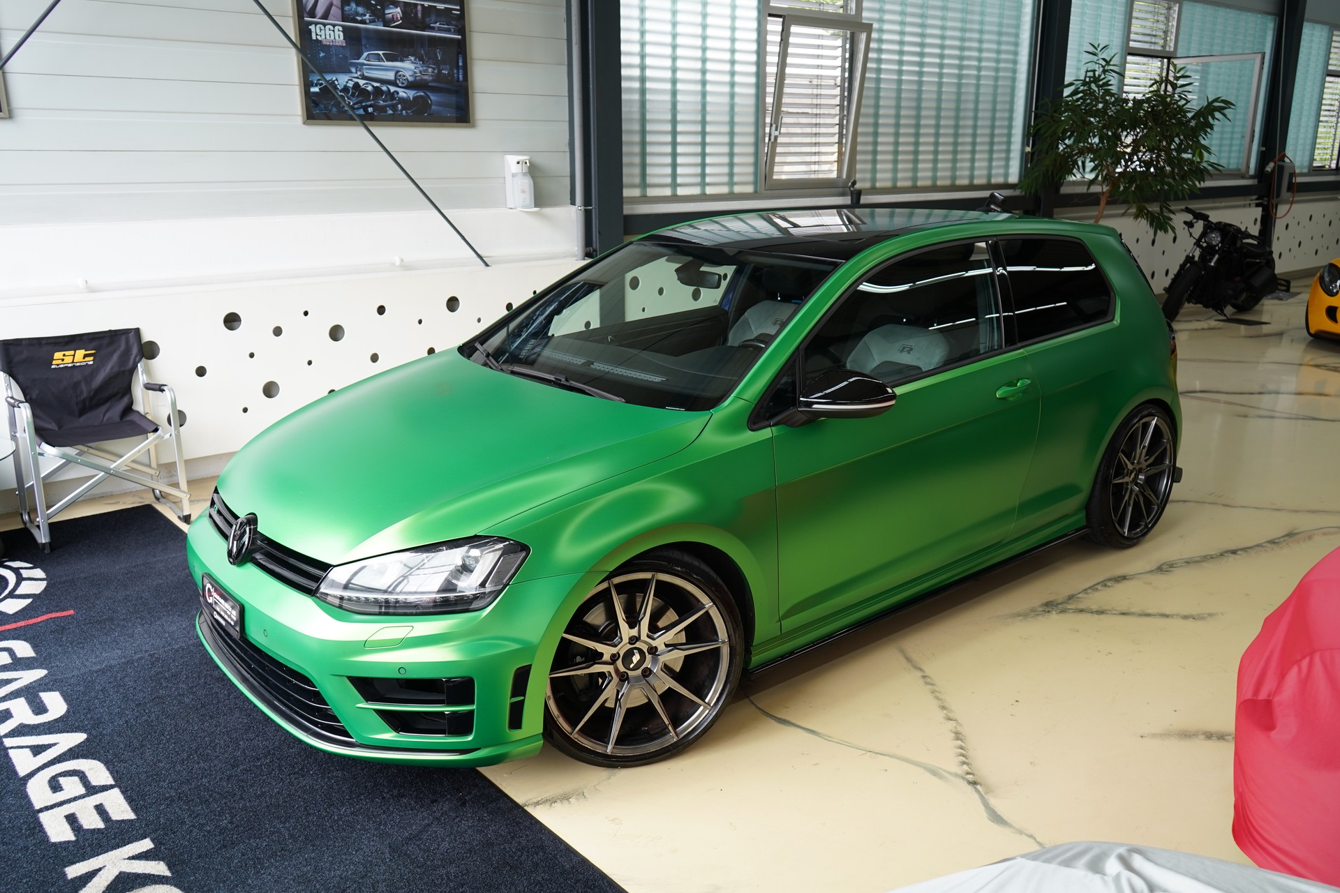 VW Golf 2.0 TSI R 4Motion DSG-image-2