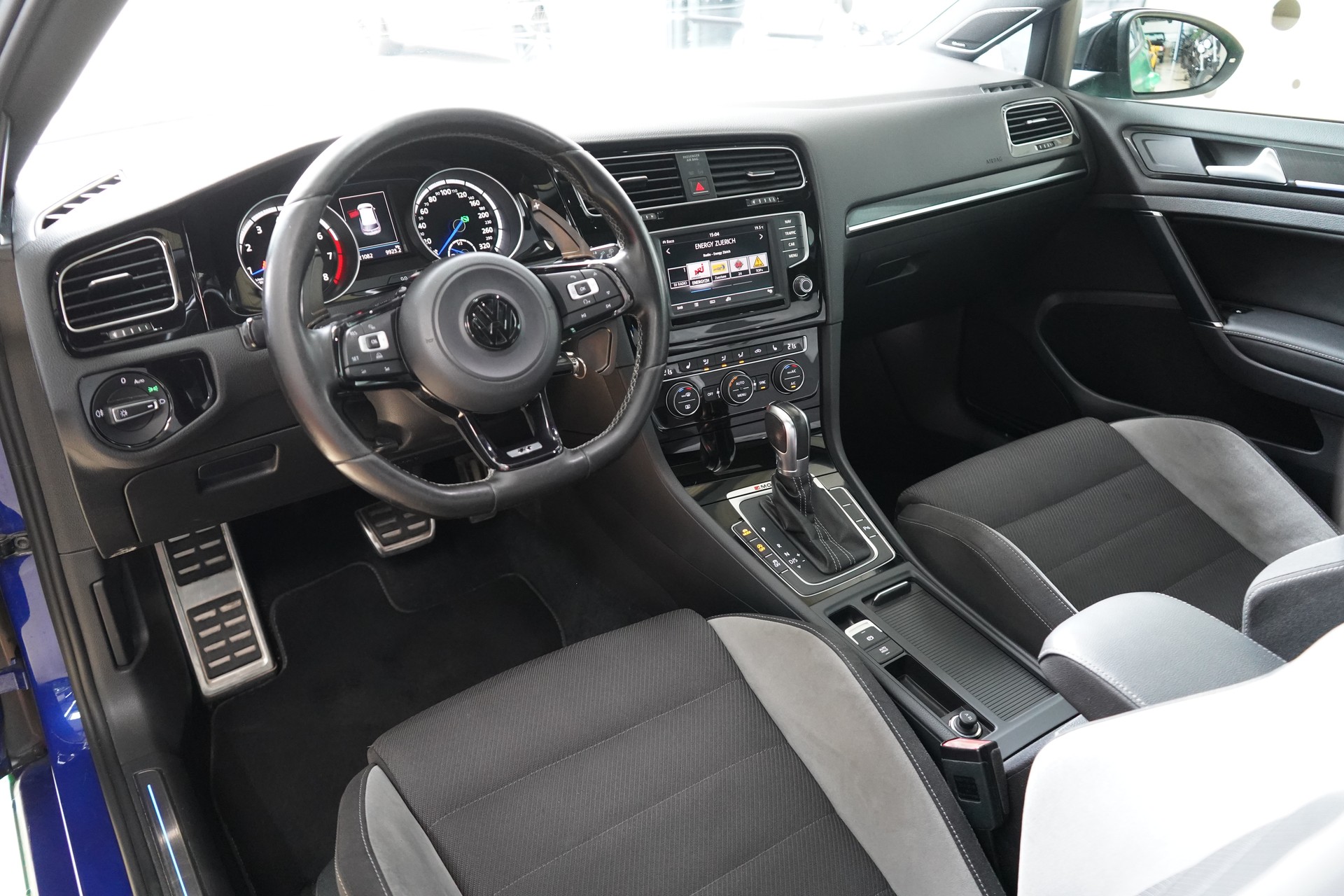 VW Golf 2.0 TSI R 4Motion DSG-image-14